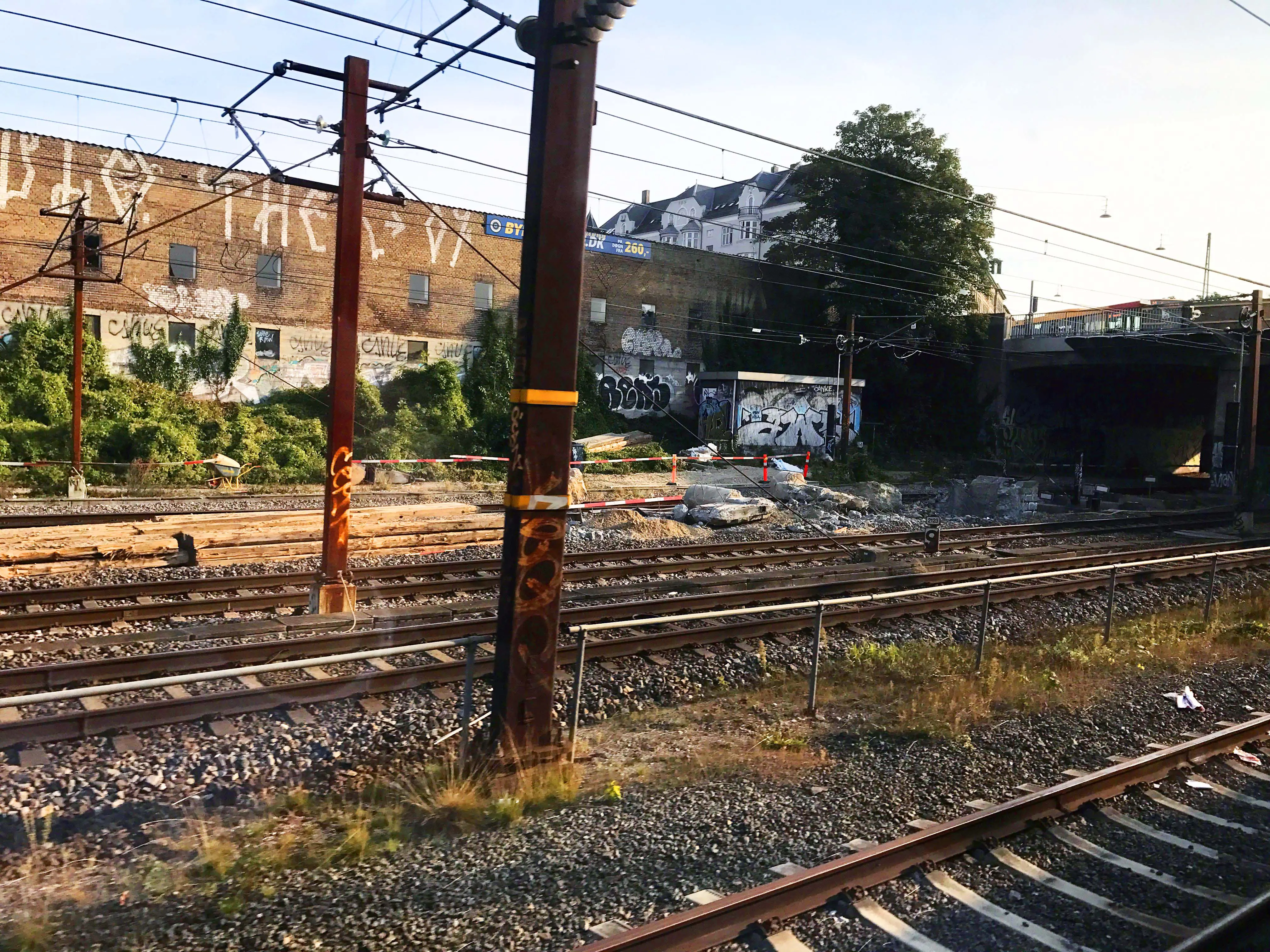 Billede af Enghave Station under nedrivning efter lukningen den 3. juli 2016.