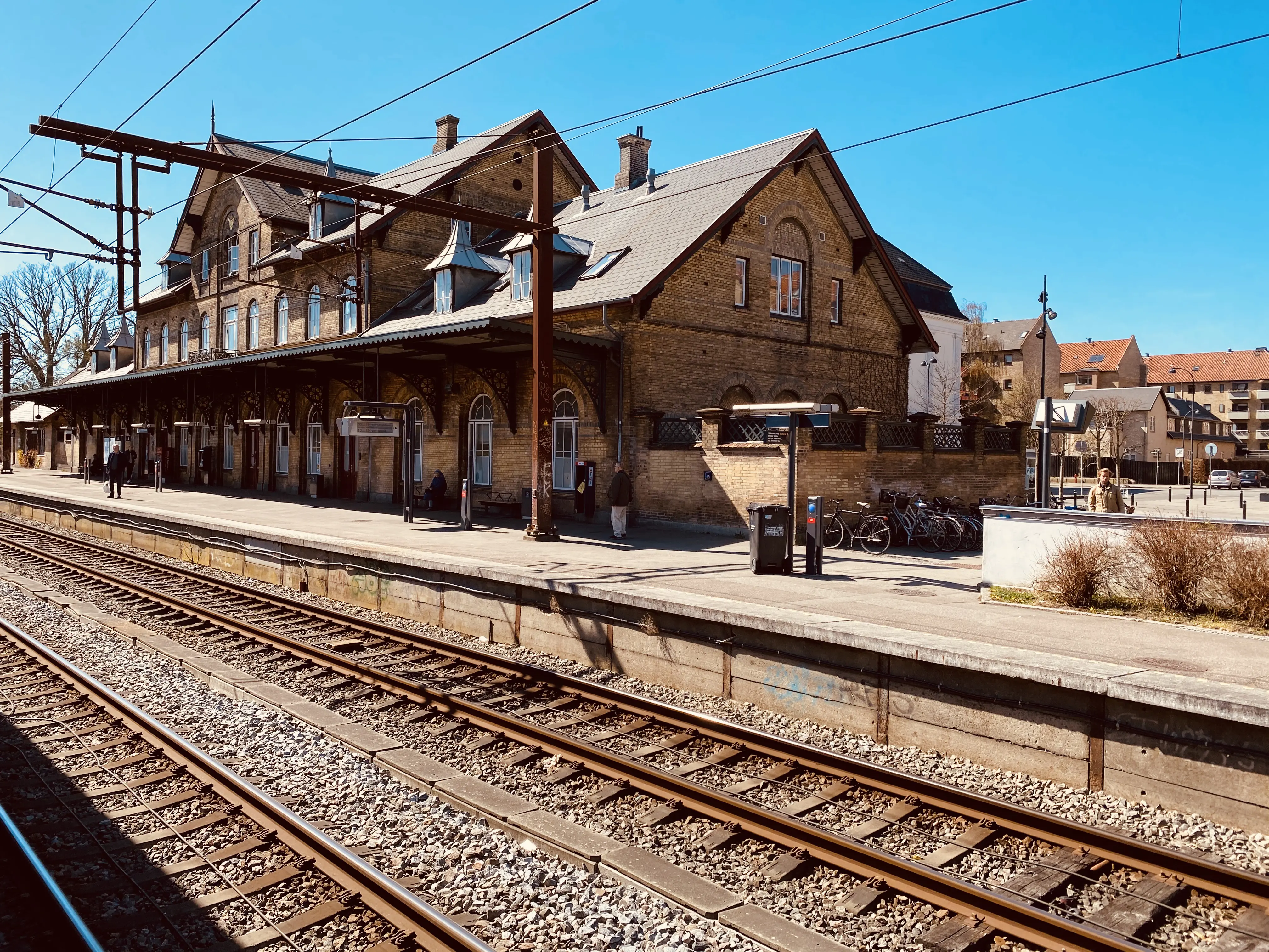 Billede af Charlottenlund Station.