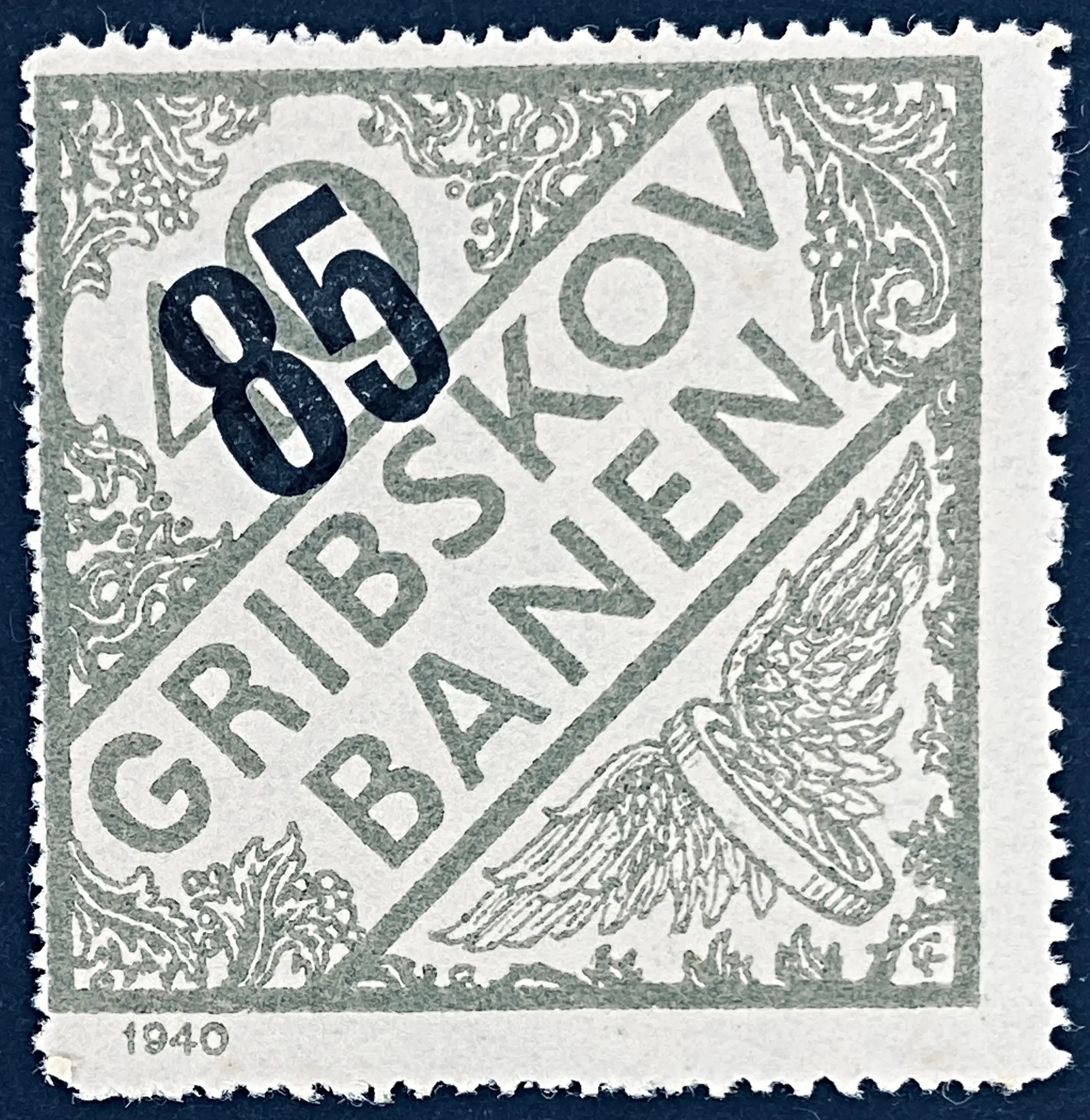 GDS 49 - Provisorium (overtryk) 85 Øre sort på 40 Øre Motiv: Vingehjul - Grå. GDS 49 - Provisorium (overtryk) 85 Øre sort på 40 Øre Motiv: Vingehjul - Grå.
