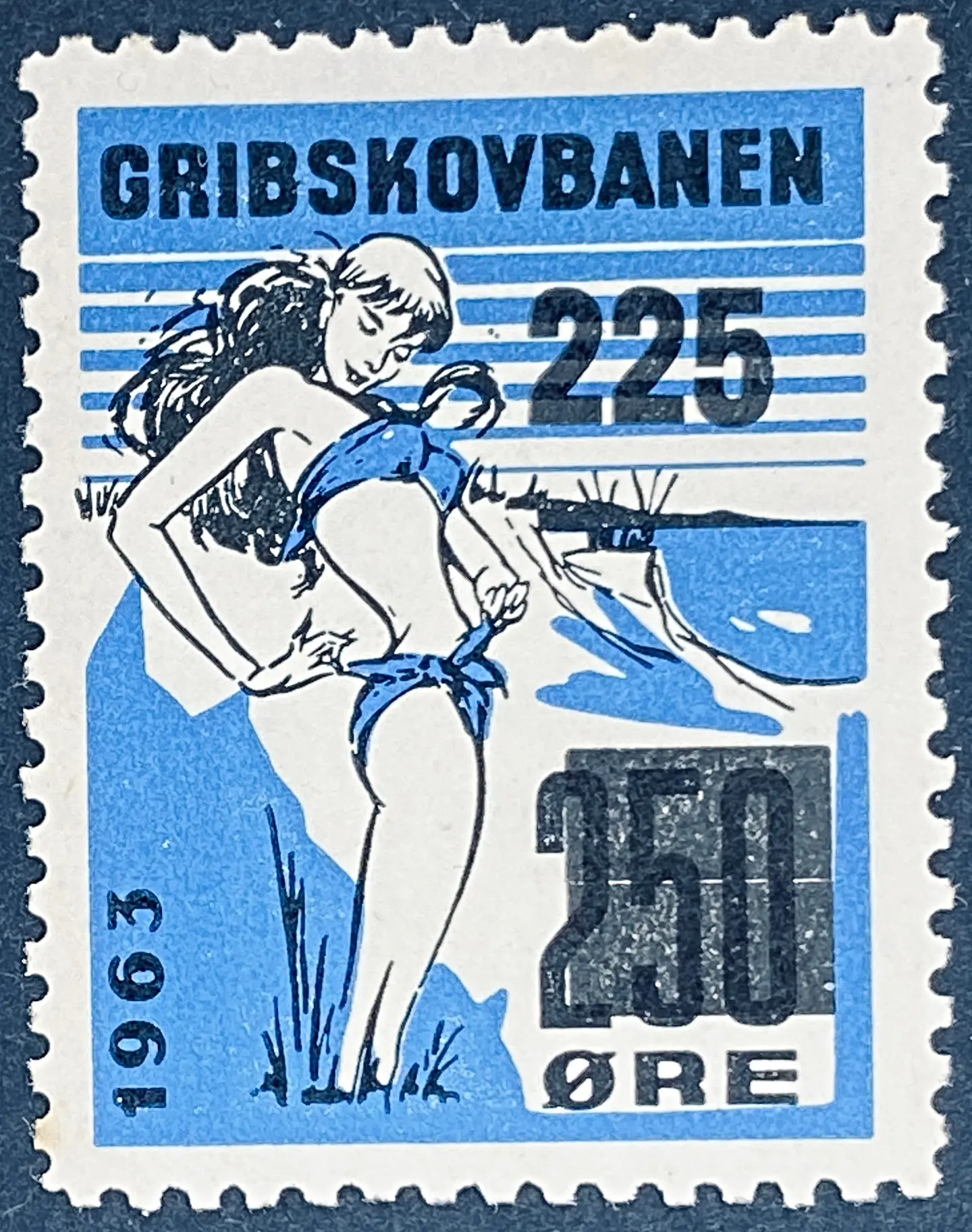 GDS 81 - Provisorium (overtryk) 225 Øre sort på 250 Øre Motiv: Badepige - Sort og Blå. GDS 81 - Provisorium (overtryk) 225 Øre sort på 250 Øre Motiv: Badepige - Sort og Blå.