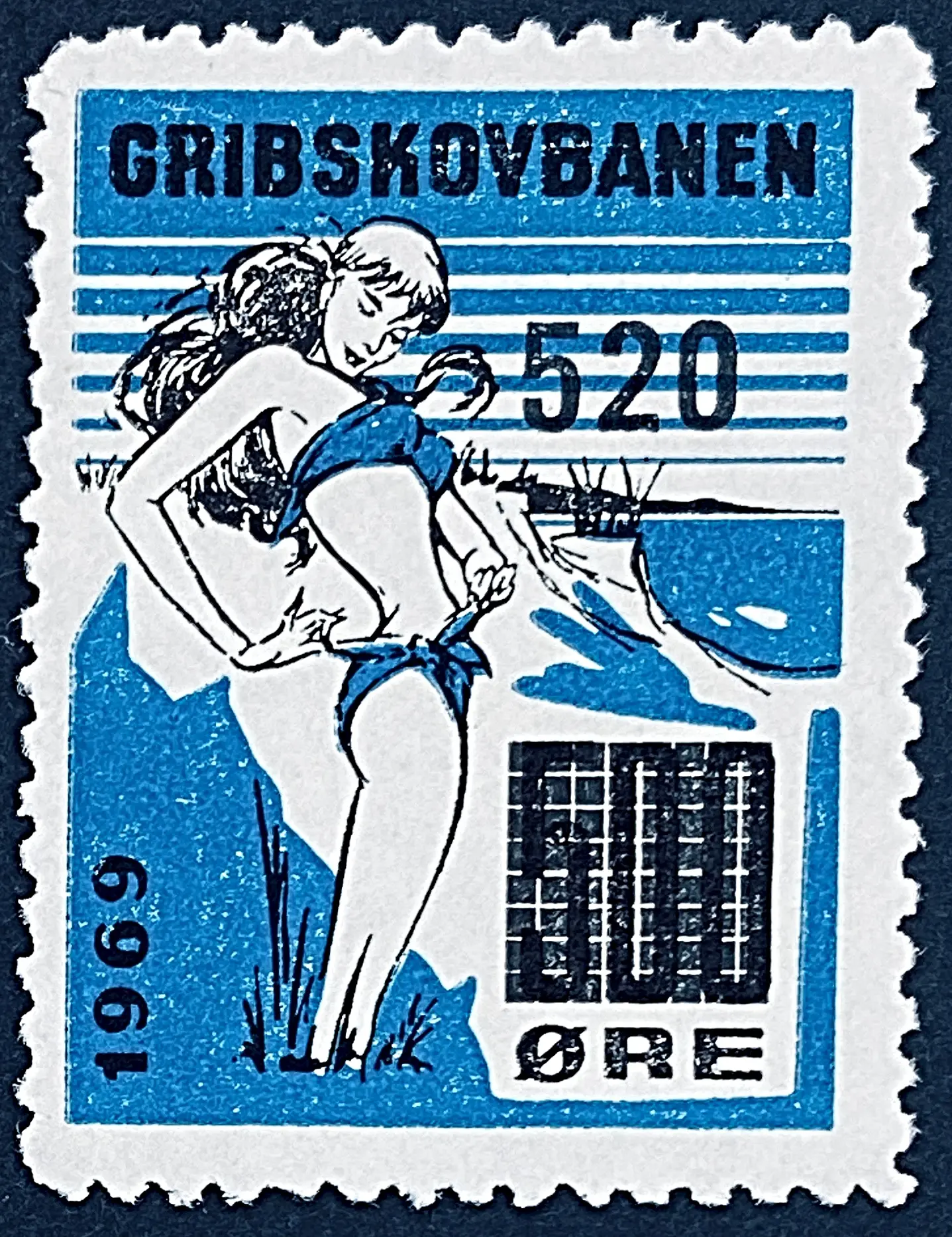 GDS 110 - Provisorium (overtryk) 520 Øre på 500 Øre Motiv: Badepige - Sort og Blå. GDS 110 - Provisorium (overtryk) 520 Øre på 500 Øre Motiv: Badepige - Sort og Blå.
