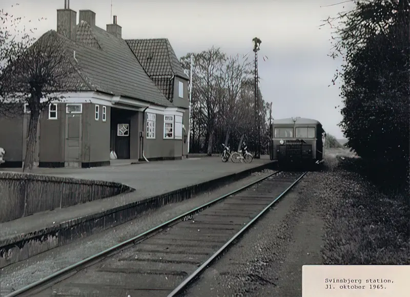 Billede af Svinsbjerg Station dagen før NKJ banens lukning. Billede af Svinsbjerg Station dagen før NKJ banens lukning.