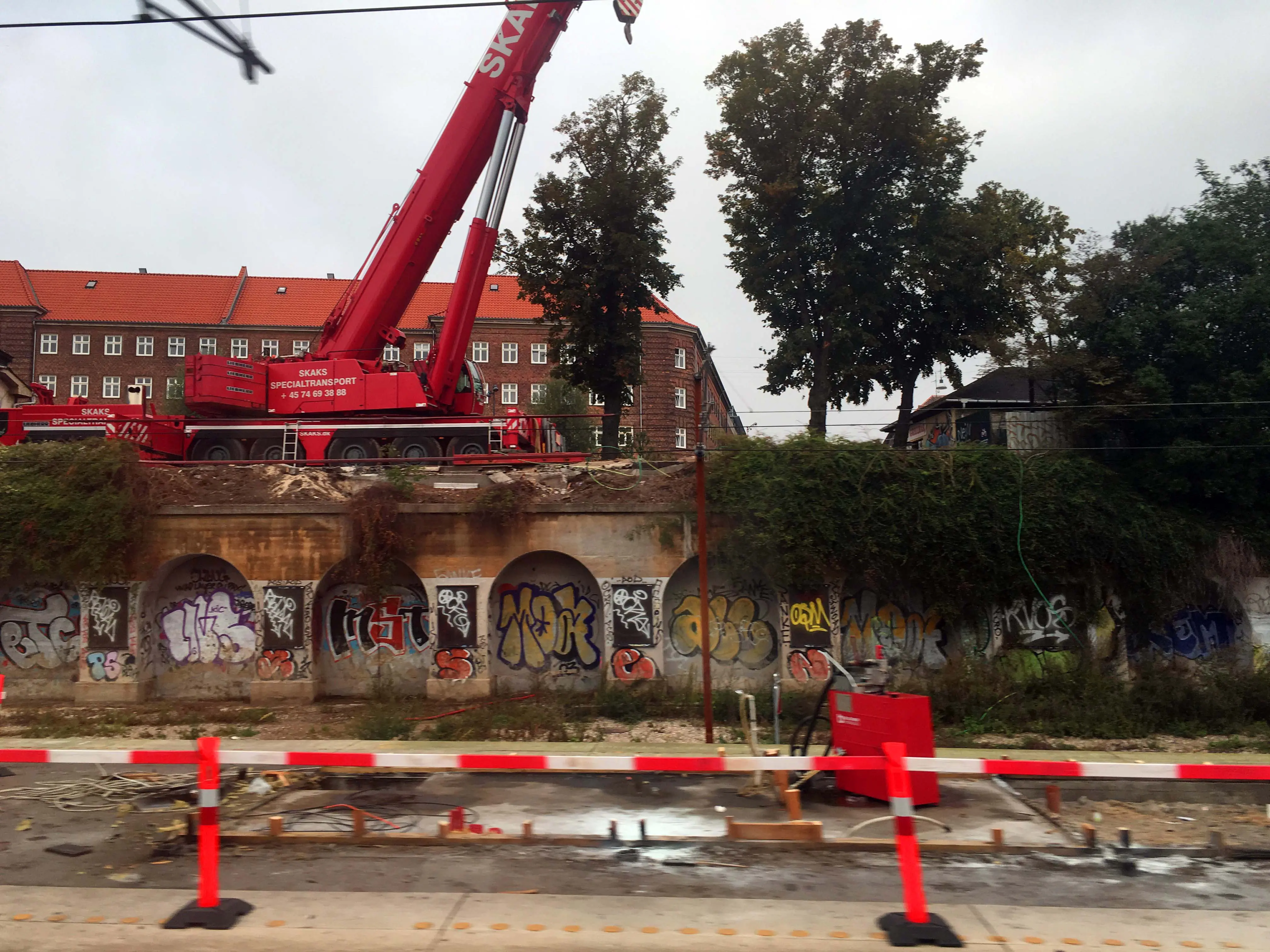 Billede af Enghave Station under nedrivning efter lukningen den 3. juli 2016.