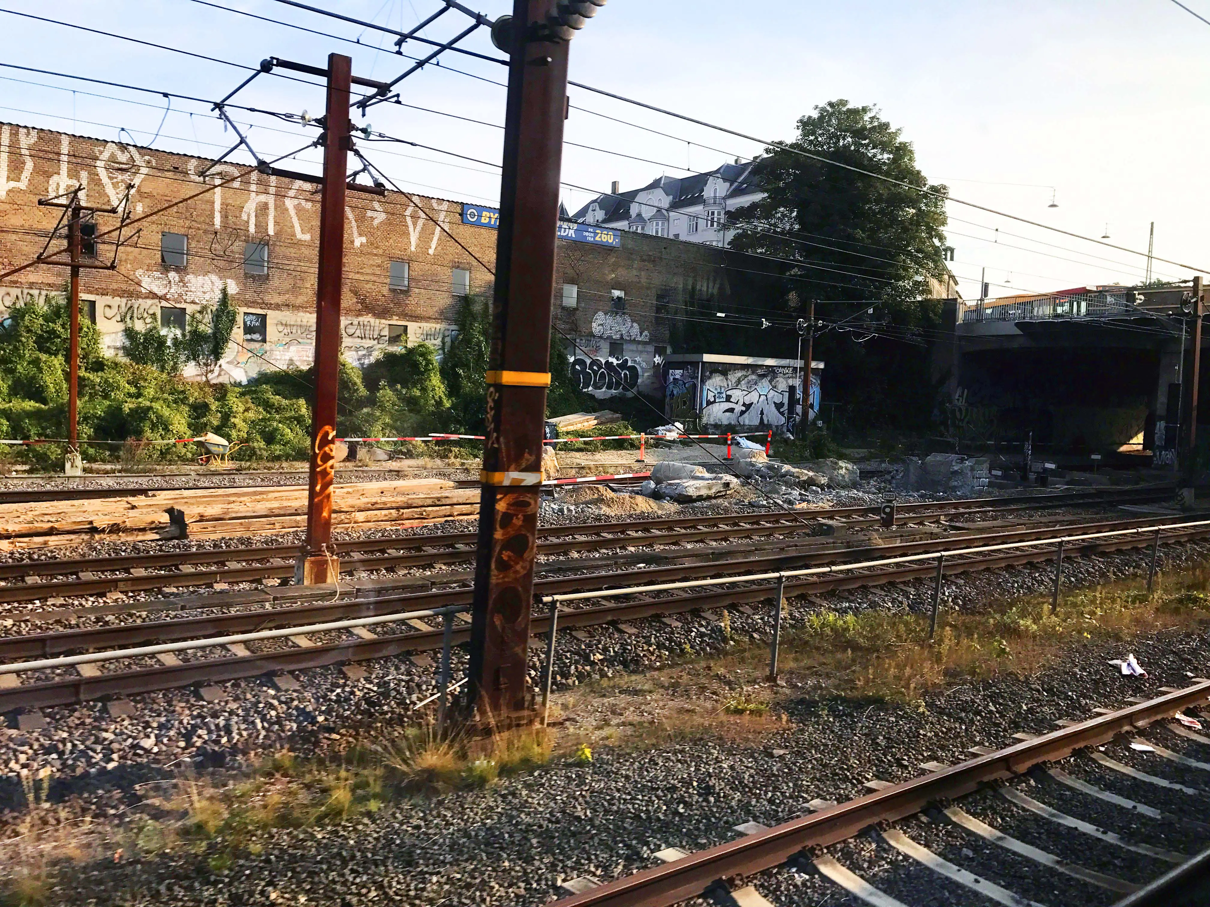 Billede af Enghave Station under nedrivning efter lukningen den 3. juli 2016. Billede af Enghave Station under nedrivning efter lukningen den 3. juli 2016.