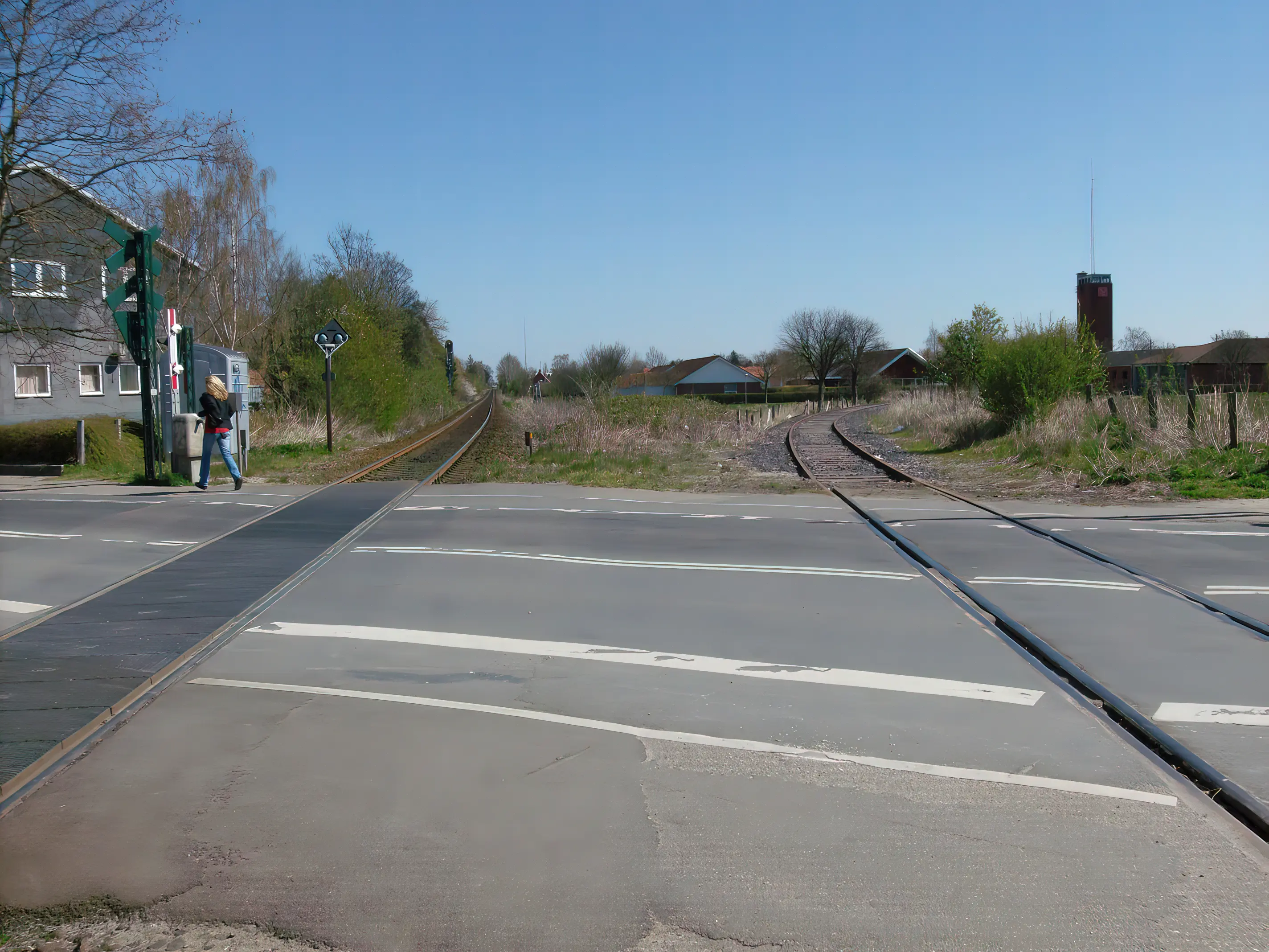 Billede af udfletningen af Banen til Nykøbing og den lukkede bane til Rødby til højre i billedet - ved Nakskov Station. Billede af udfletningen af Banen til Nykøbing og den lukkede bane til Rødby til højre i billedet - ved Nakskov Station.