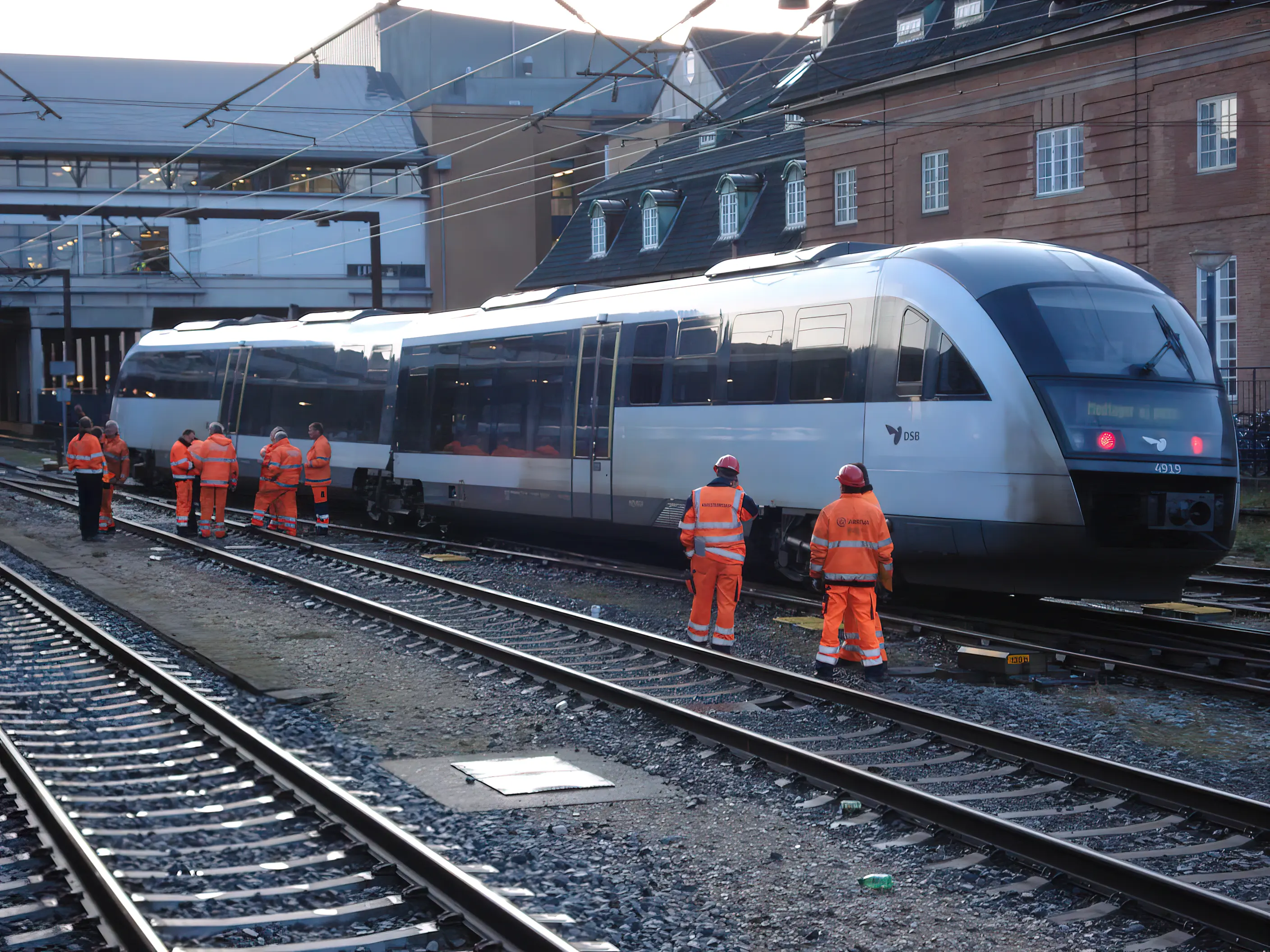 Billede af DSB MQ 4119-4919, som er afsporet ved Odense Banegård Center. Billede af DSB MQ 4119-4919, som er afsporet ved Odense Banegård Center.