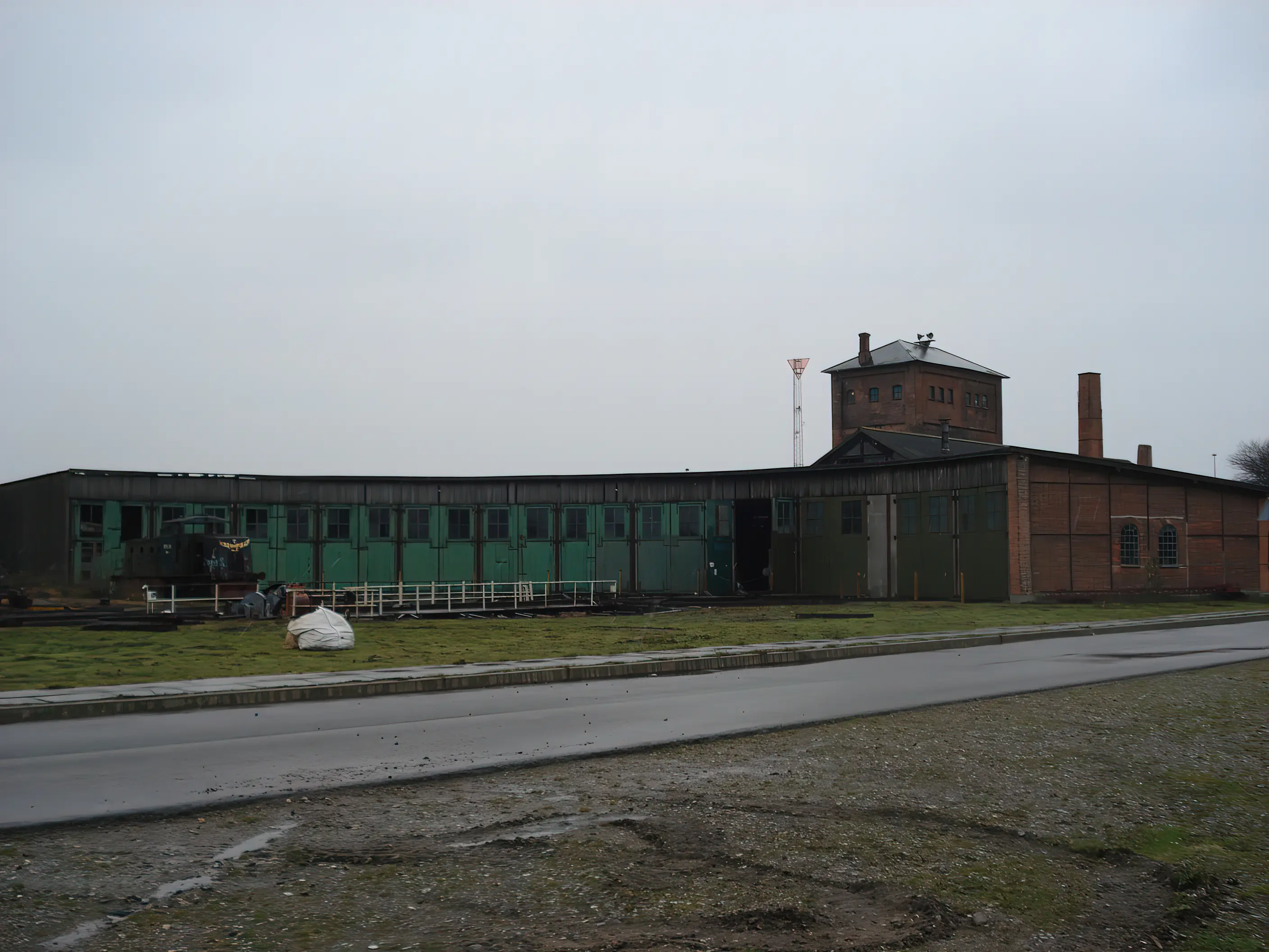 Billede af remiseområdet ved Gedser Station.