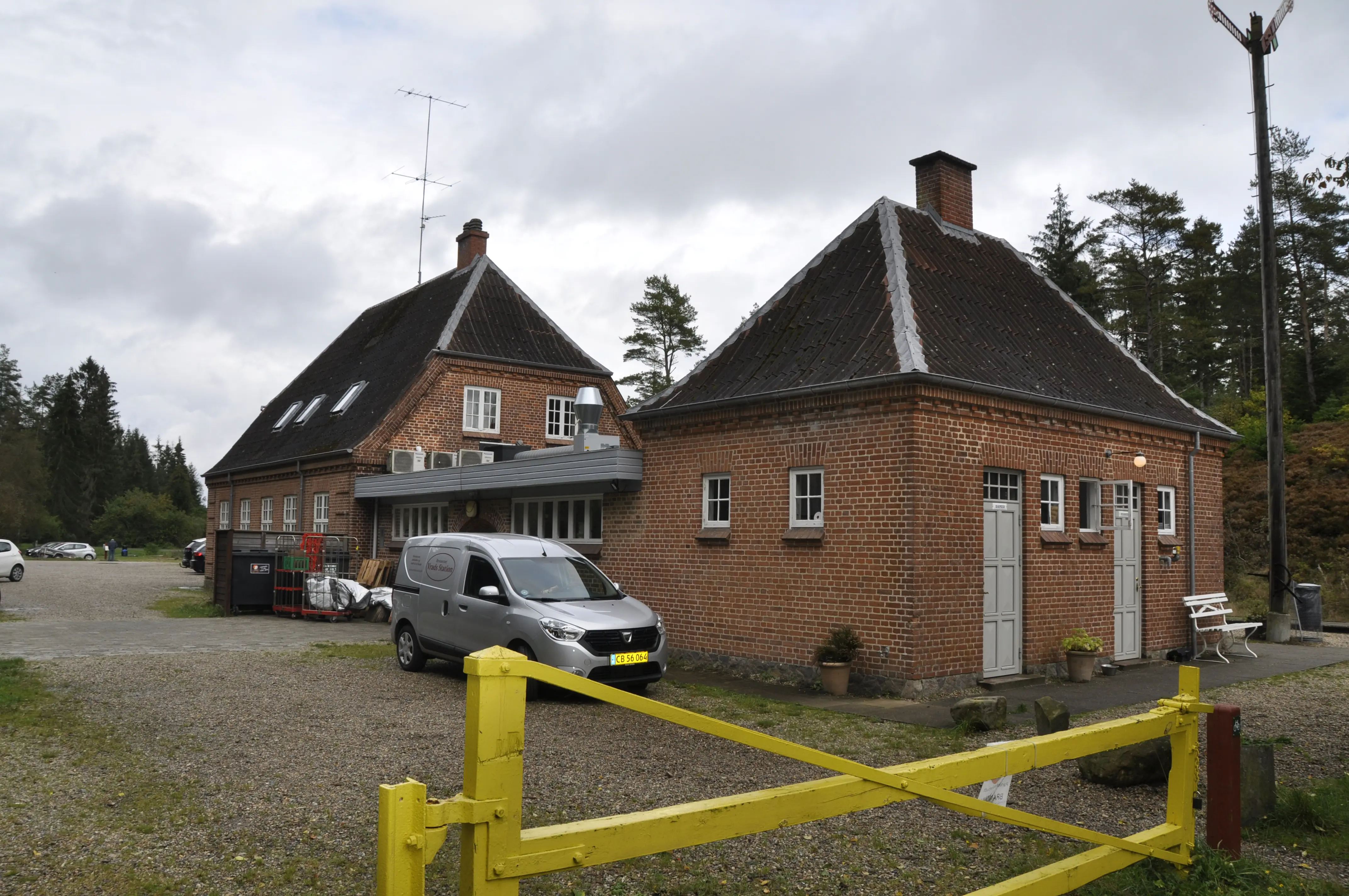 Billede af Vrads Station. Billede af Vrads Station.