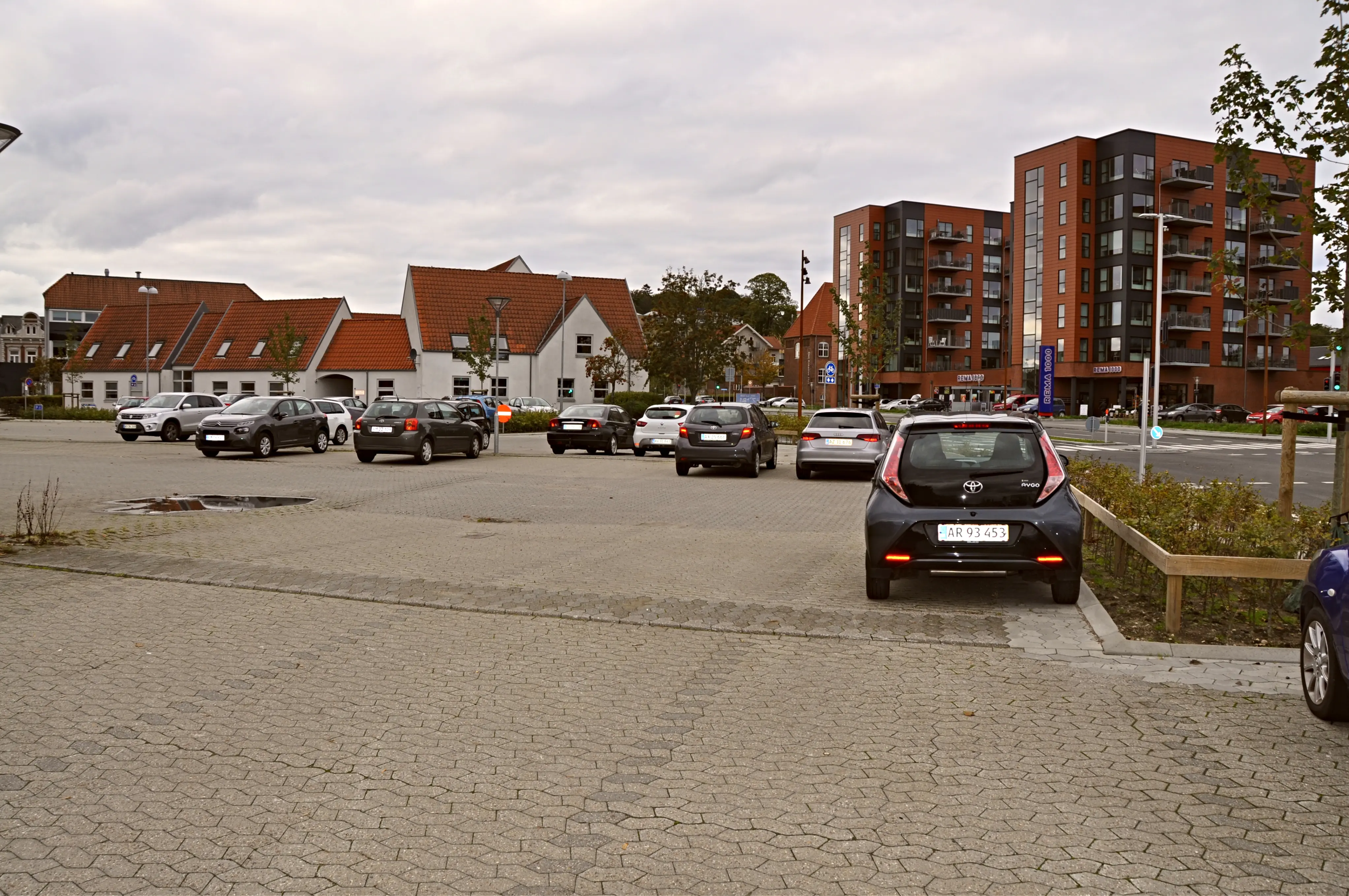 Billede af Aabenraa Nørreport Trinbræt, som lå midt til højre i billedet. Her set med retning mod Løgumkloster. Billede af Aabenraa Nørreport Trinbræt, som lå midt til højre i billedet. Her set med retning mod Løgumkloster.