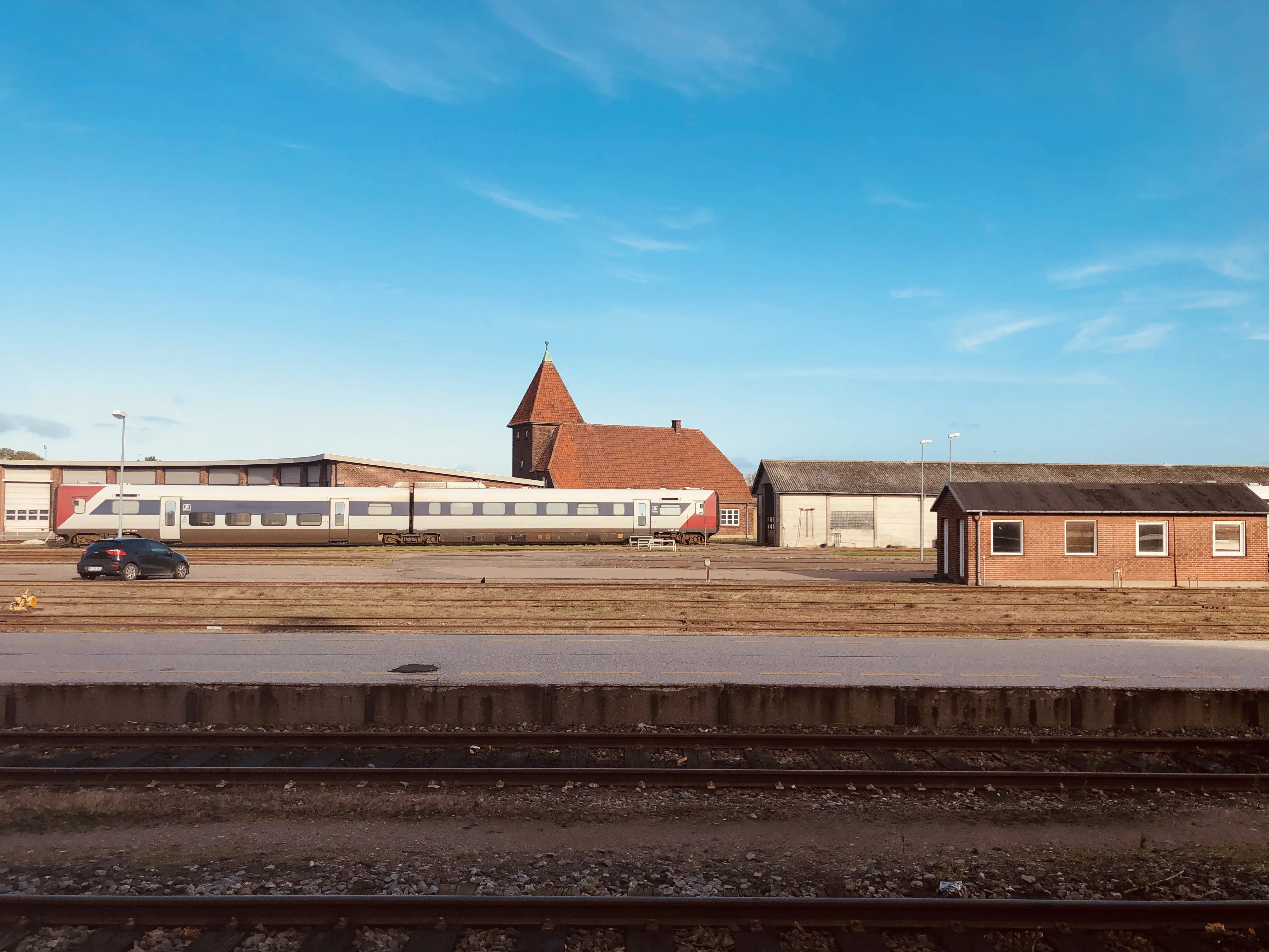 Billede af LT MF 1044, tidligere GDS-HFHJ MF 1044 - fotograferet ud for Nakskov Station. Billede af LT MF 1044, tidligere GDS-HFHJ MF 1044 - fotograferet ud for Nakskov Station.