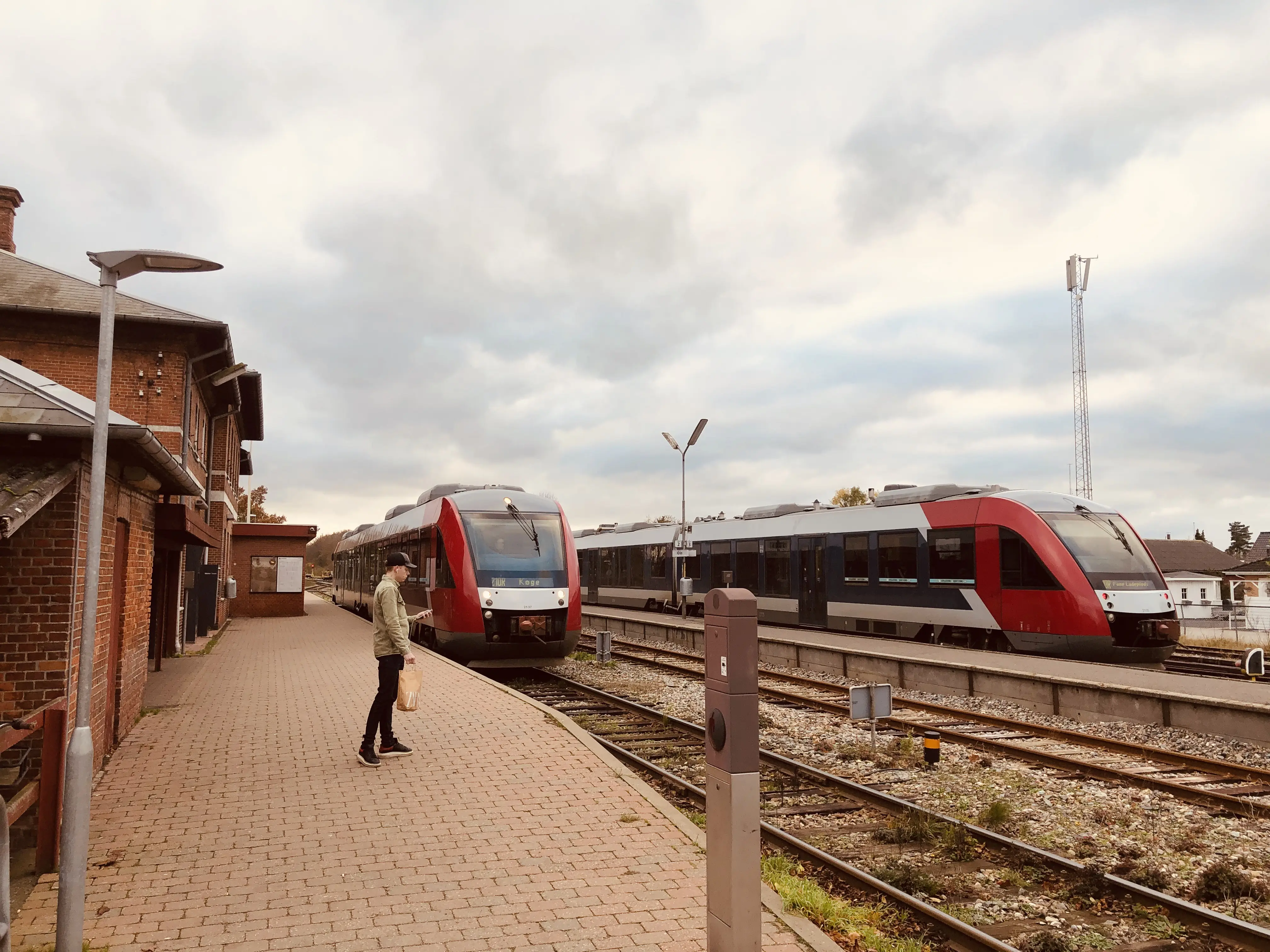 Billede af LT 2035-2135, tidligere RTOG 2035-2135 fotograferet ud for Hårlev Station. Billede af LT 2035-2135, tidligere RTOG 2035-2135 fotograferet ud for Hårlev Station.