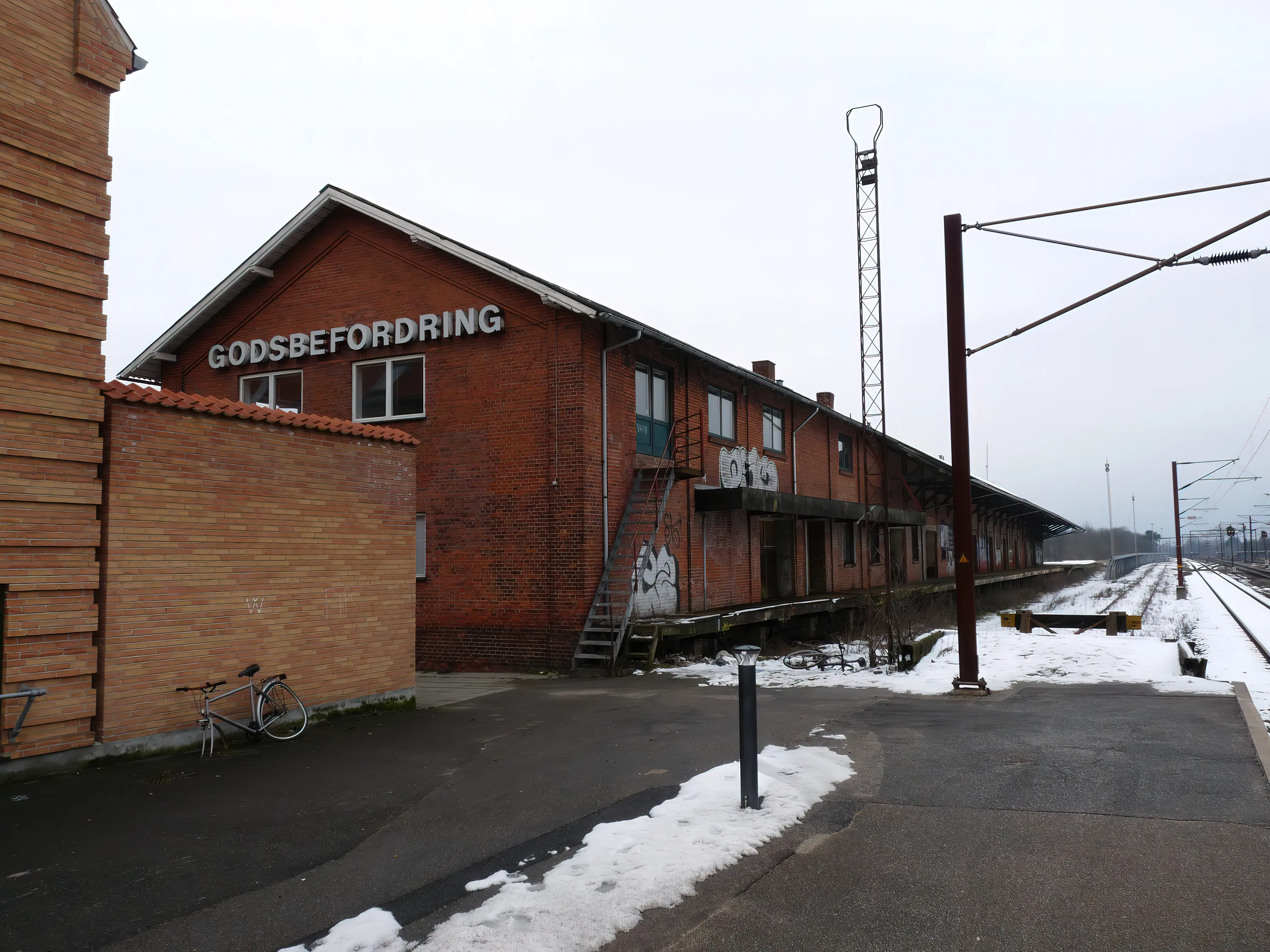 Billede af Slagelse Stations varehus. Billede af Slagelse Stations varehus.