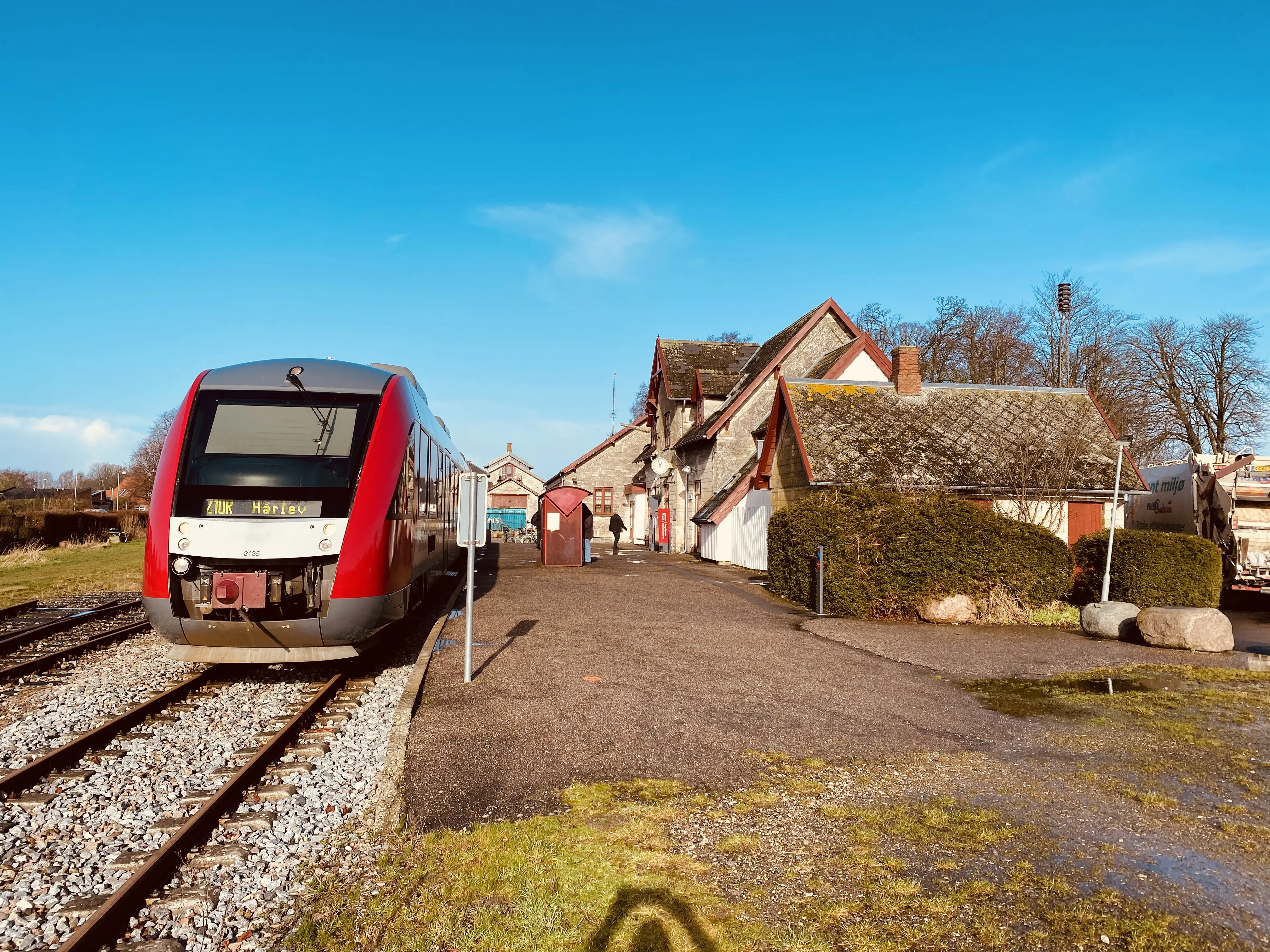 Billede af LT 2035-2135, tidligere RTOG 2035-2135 fotograferet ud for Rødvig Trinbræt. Billede af LT 2035-2135, tidligere RTOG 2035-2135 fotograferet ud for Rødvig Trinbræt.