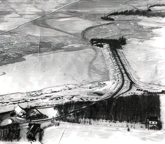 Billede af Knudshoved-molen ved Knudshoved Station - her set fra luften - isvinteren 1929. Billede af Knudshoved-molen ved Knudshoved Station - her set fra luften - isvinteren 1929.