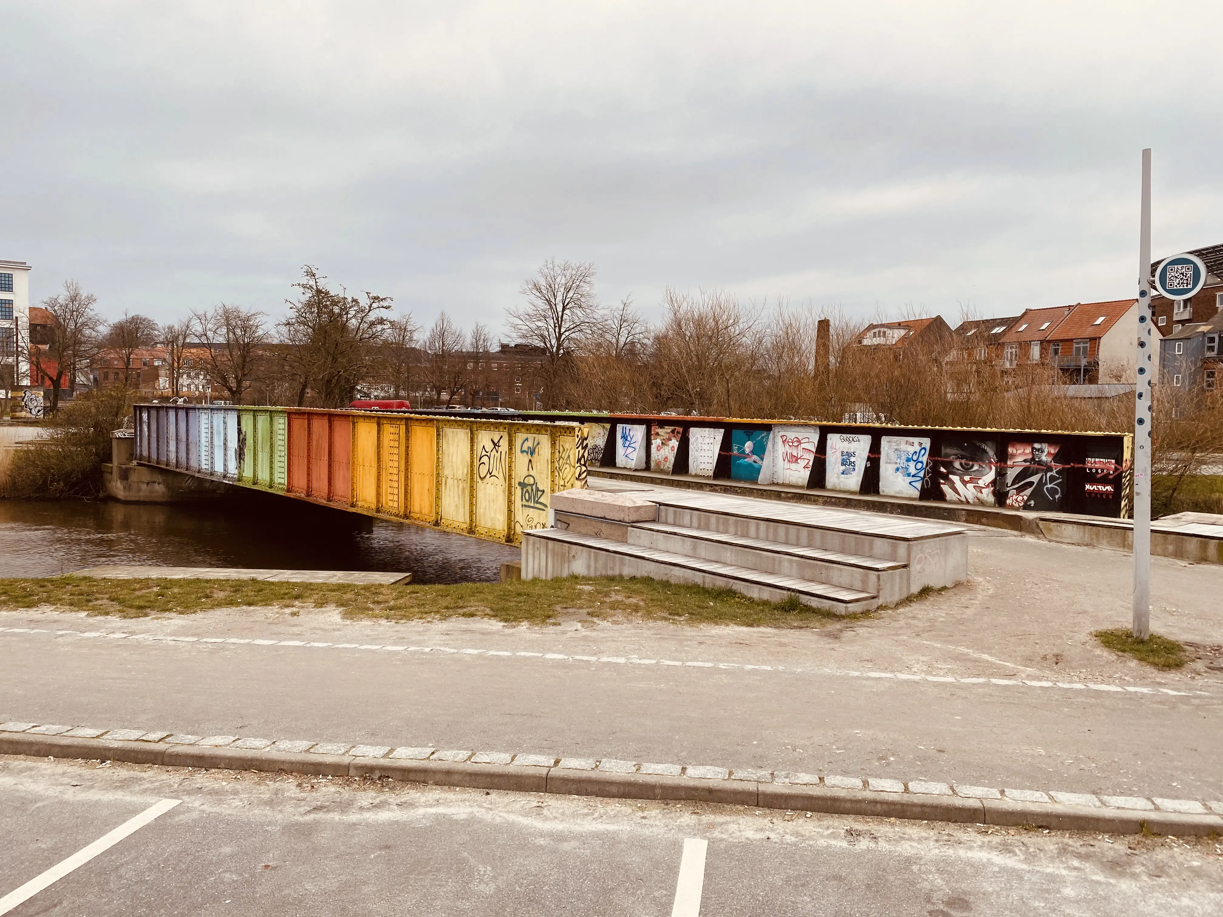 Billede af "Den skæve bro" ved Kolding Sydbanegård. Broen forbandt Kolding Sydbaner med Statsbanegården.