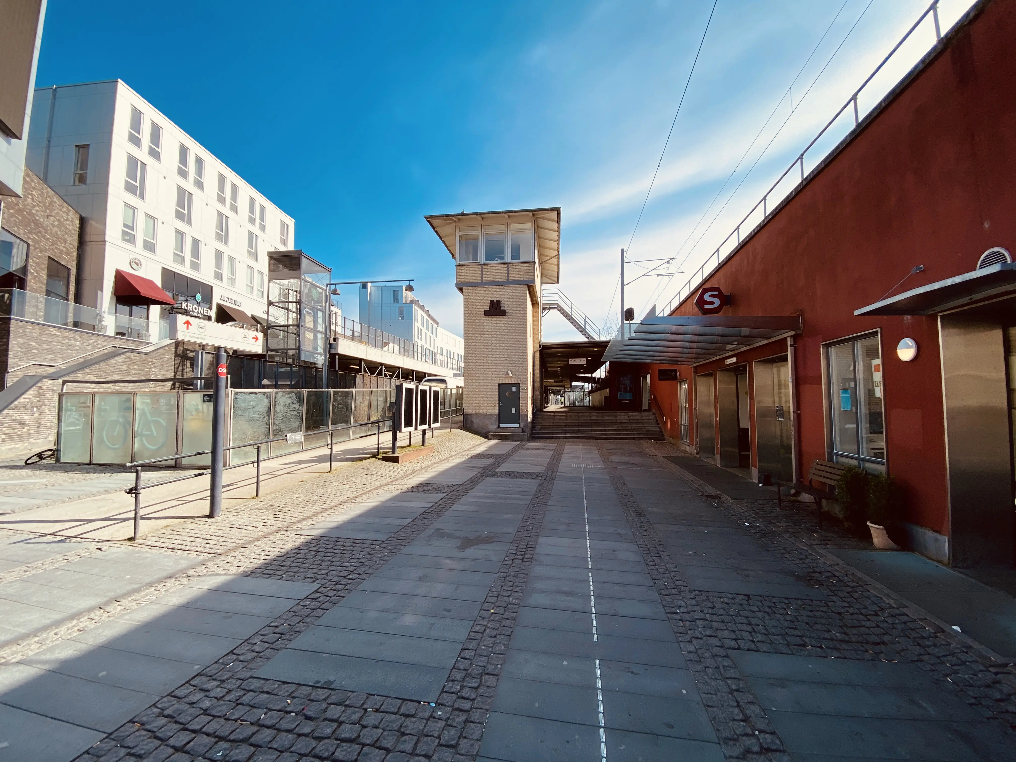 Billede af Vanløse S-togsstation. Billede af Vanløse S-togsstation.