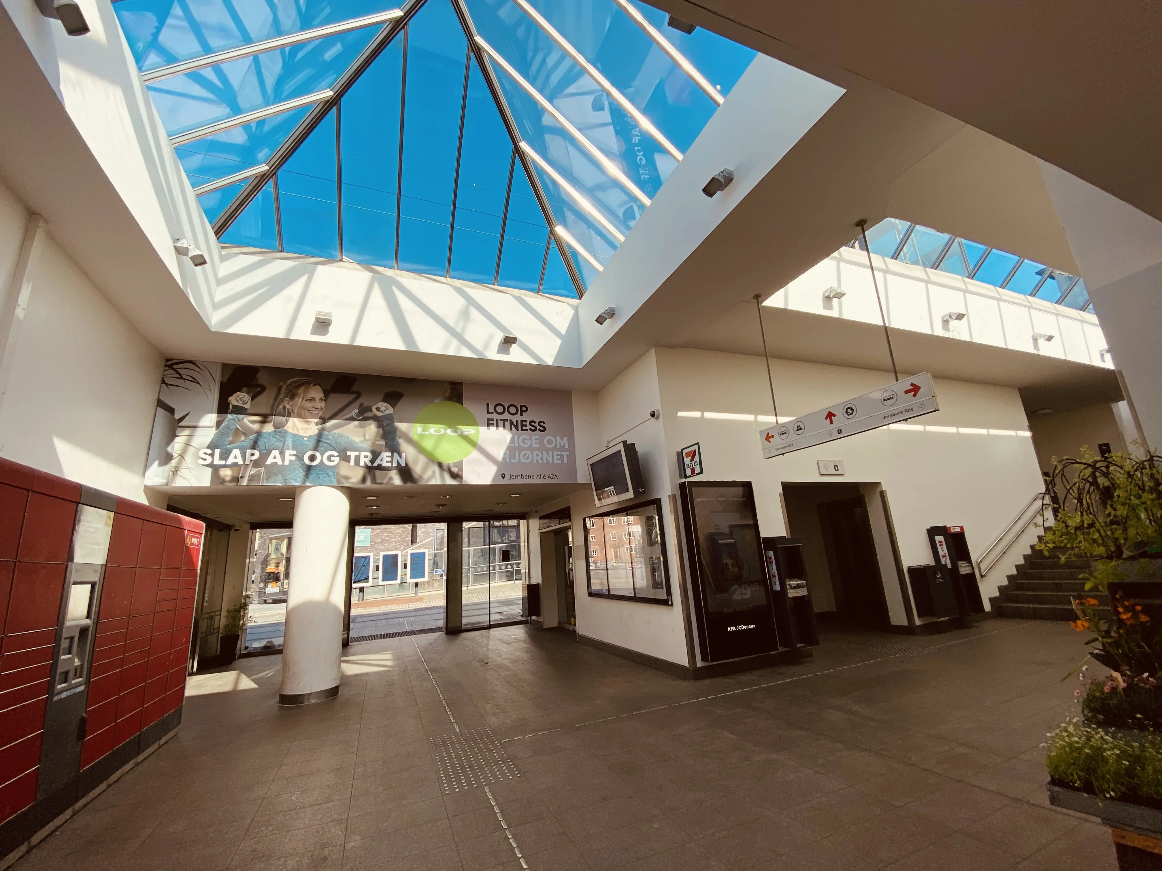 Billede af Vanløse S-togsstation. Billede af Vanløse S-togsstation.