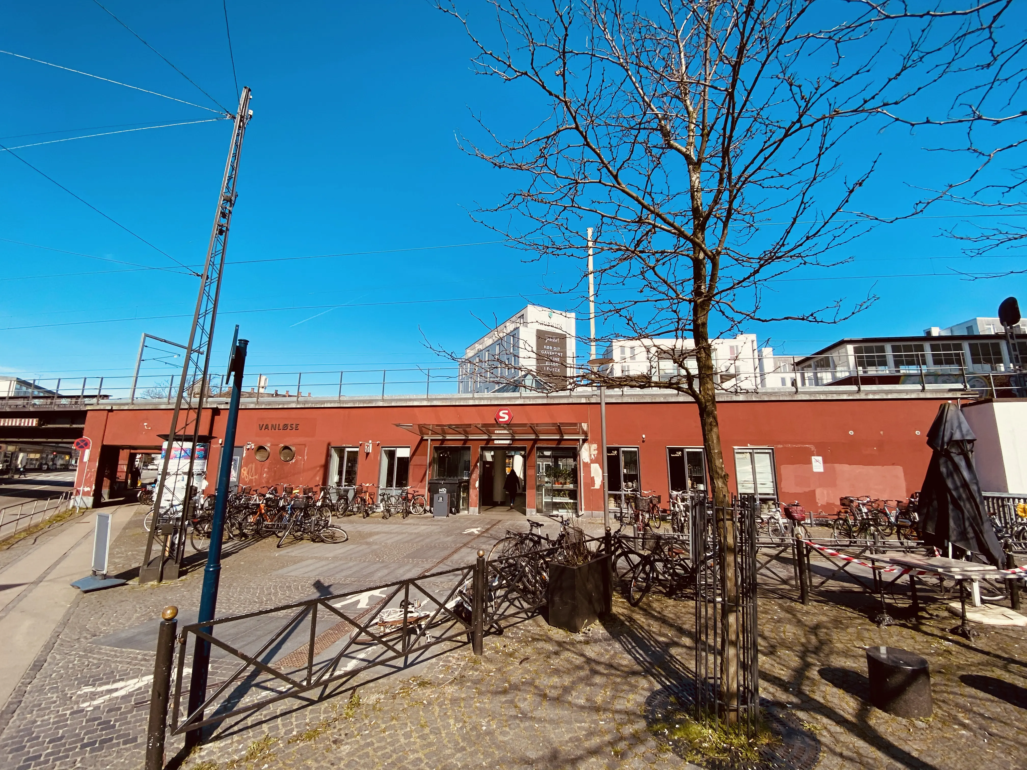 Billede af Vanløse S-togsstation. Billede af Vanløse S-togsstation.
