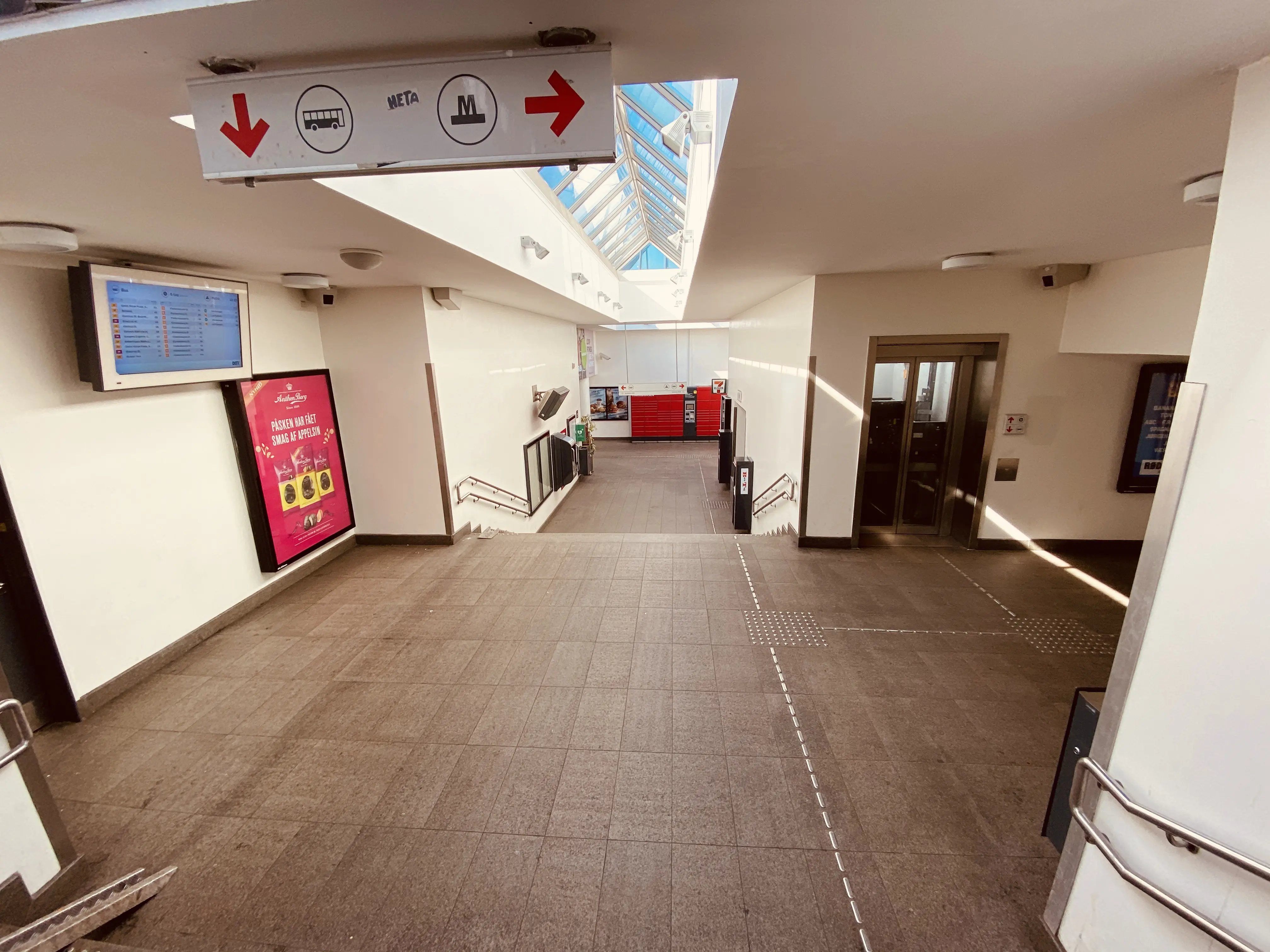 Billede af Vanløse S-togsstation. Billede af Vanløse S-togsstation.