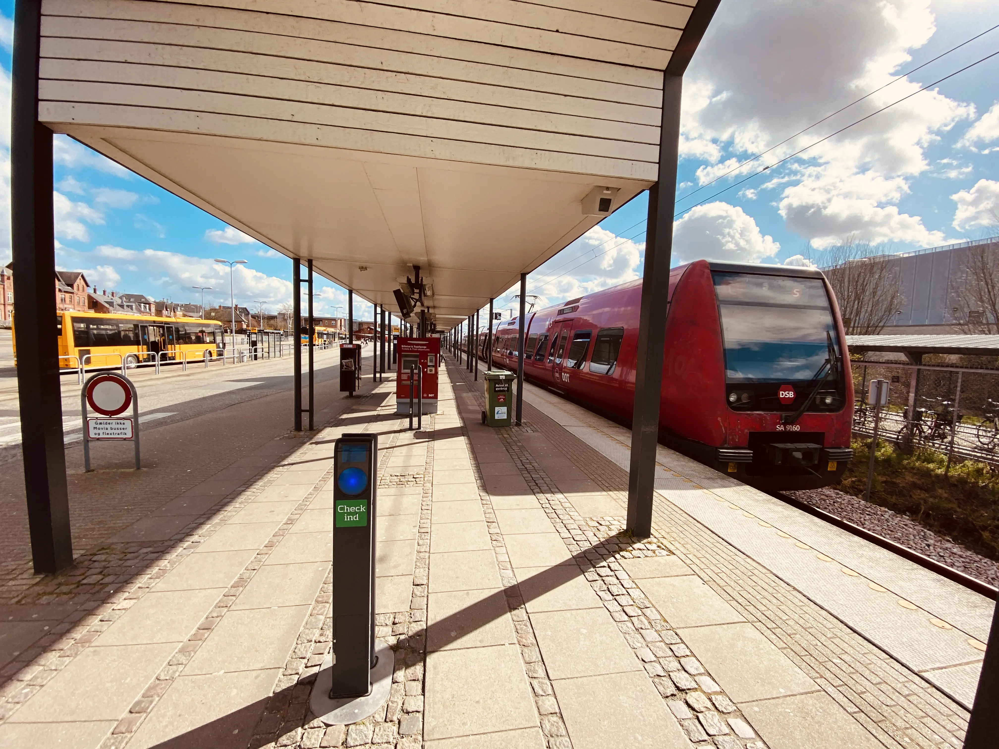 Billede af Frederikssund S-togstrinbræt. Billede af Frederikssund S-togstrinbræt.