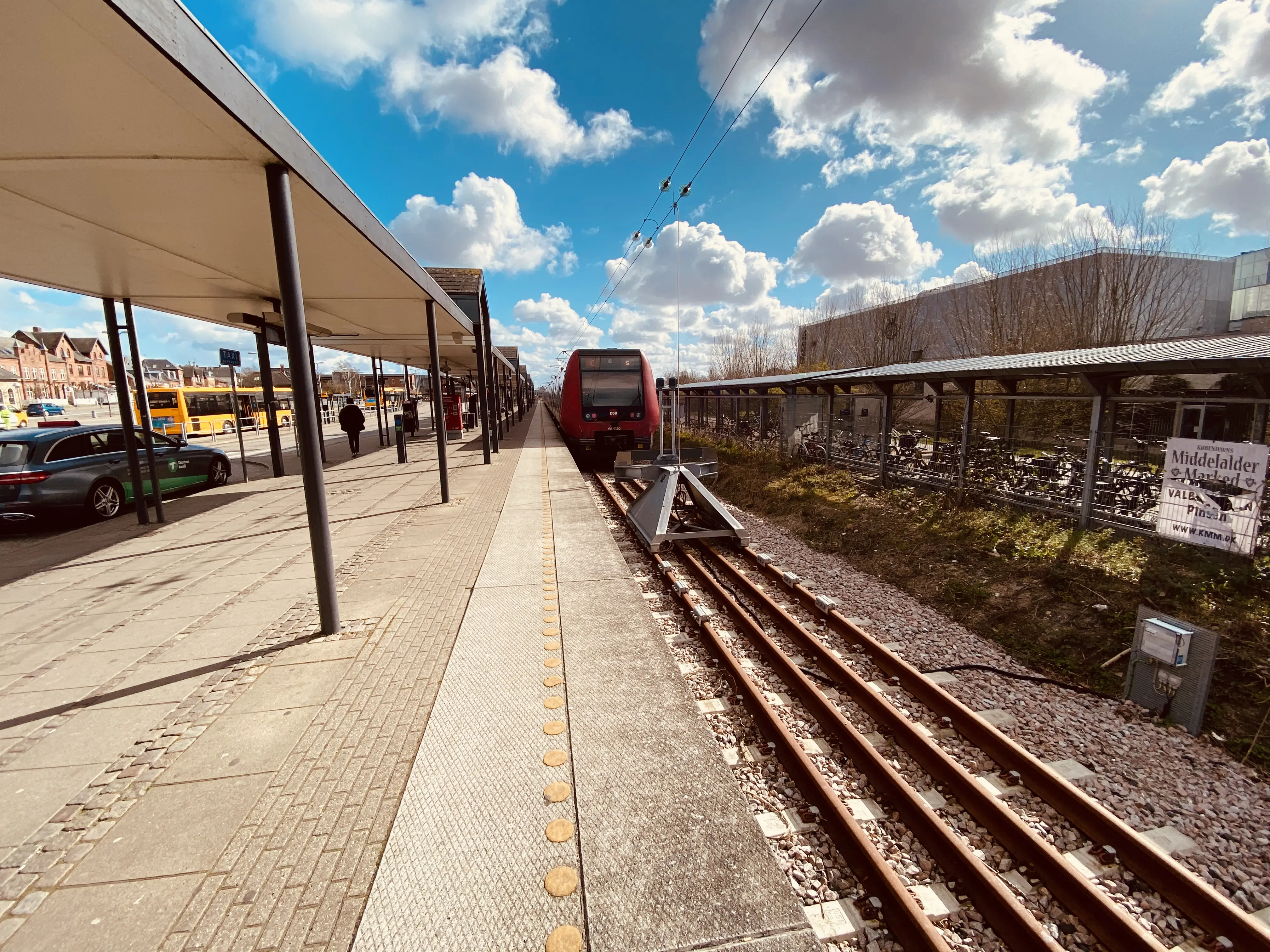Billede af Frederikssund S-togstrinbræt. Billede af Frederikssund S-togstrinbræt.