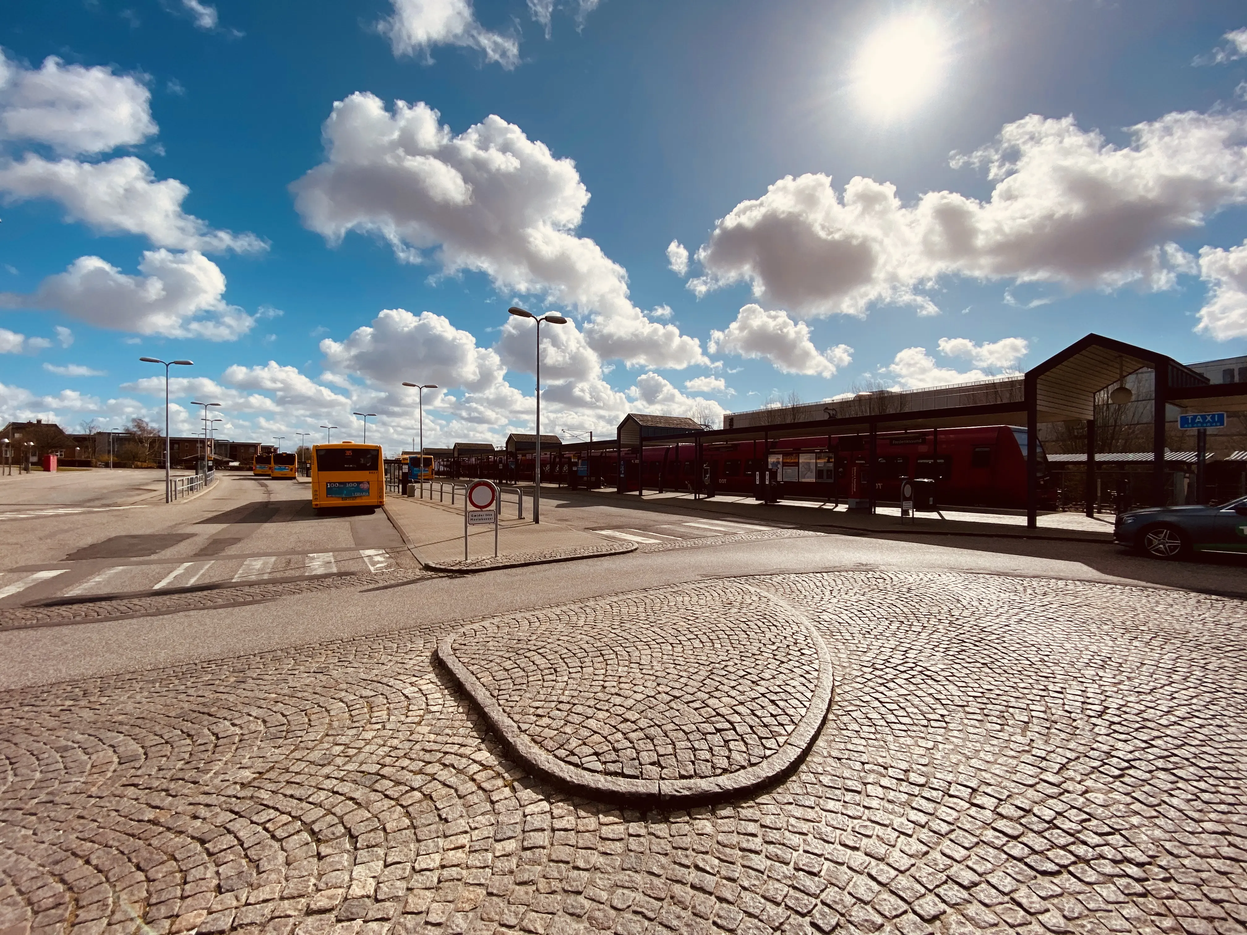 Billede af Frederikssund S-togstrinbræt. Billede af Frederikssund S-togstrinbræt.