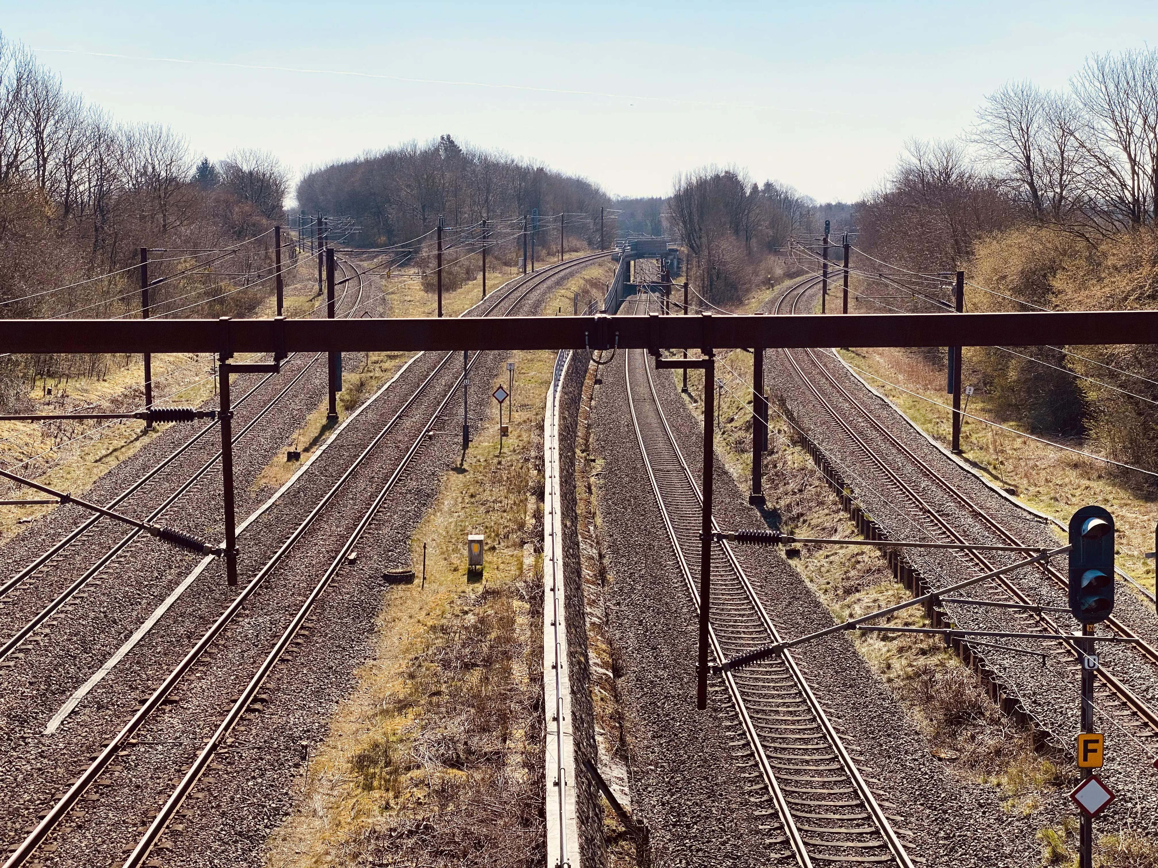 Billede af Lunderskov Stations baneterræn set mod syd. Billede af Lunderskov Stations baneterræn set mod syd.