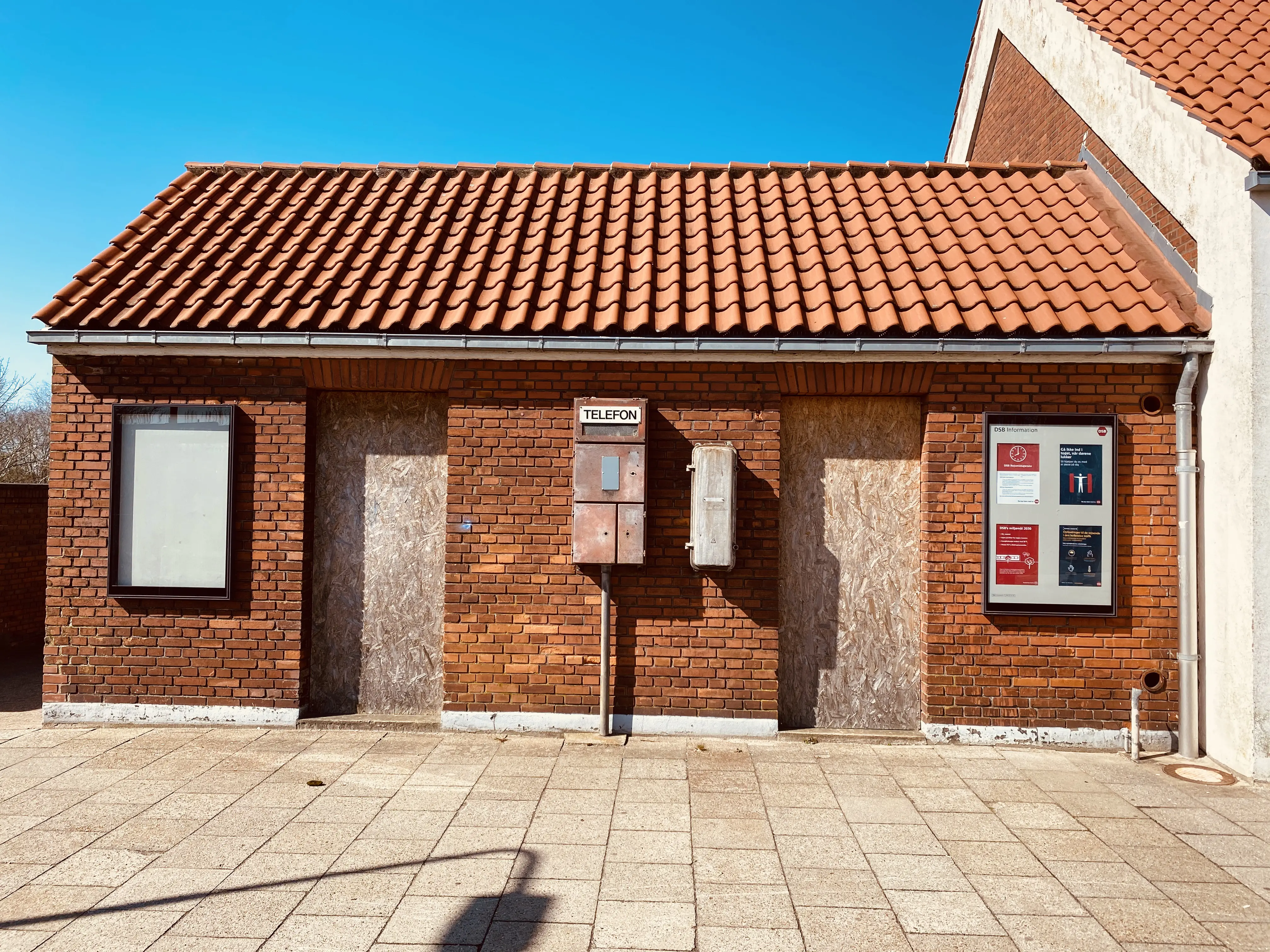 Billede af Retiradebygningen ved Vamdrup Station.