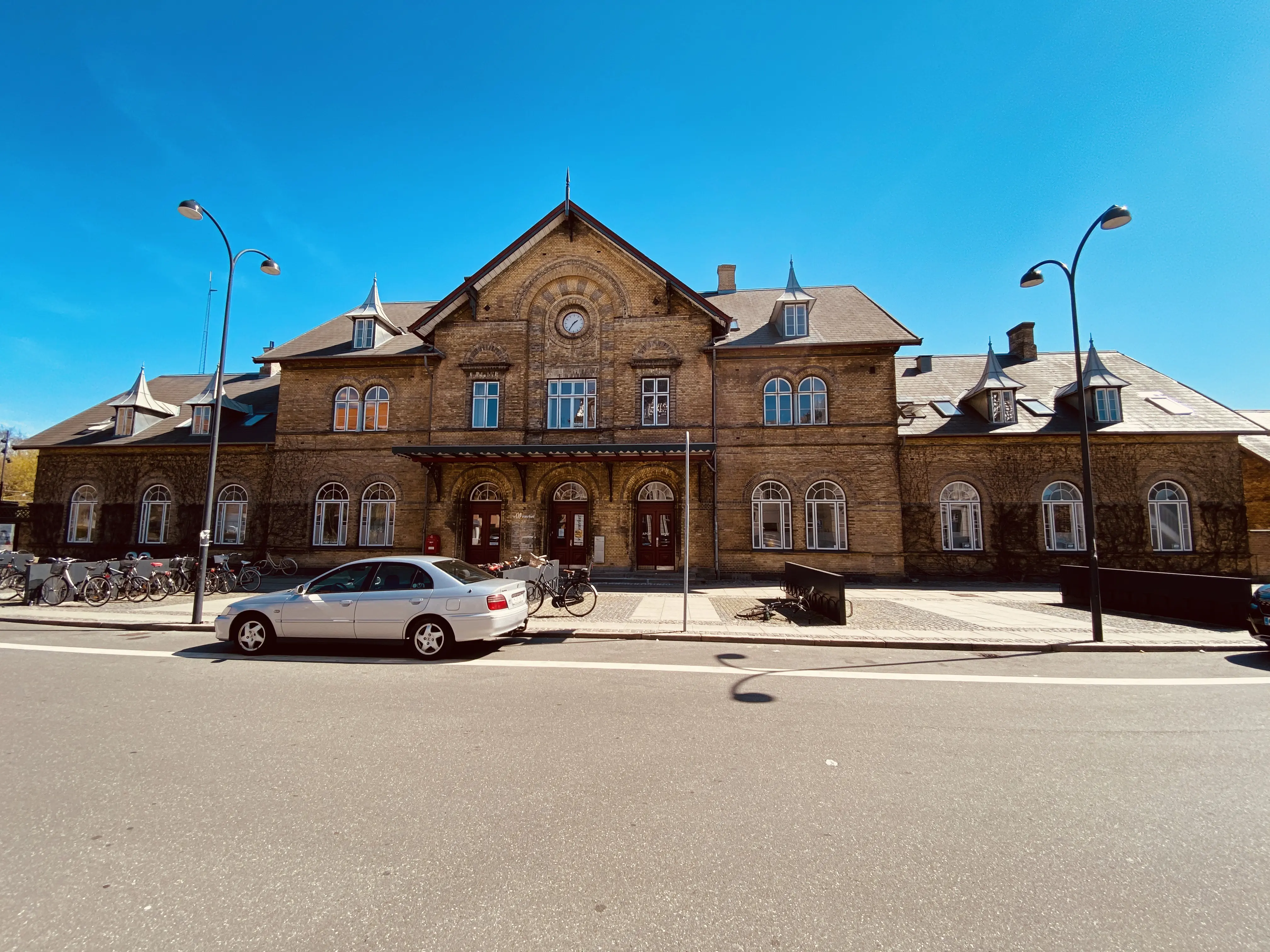 Billede af Charlottenlund Station.