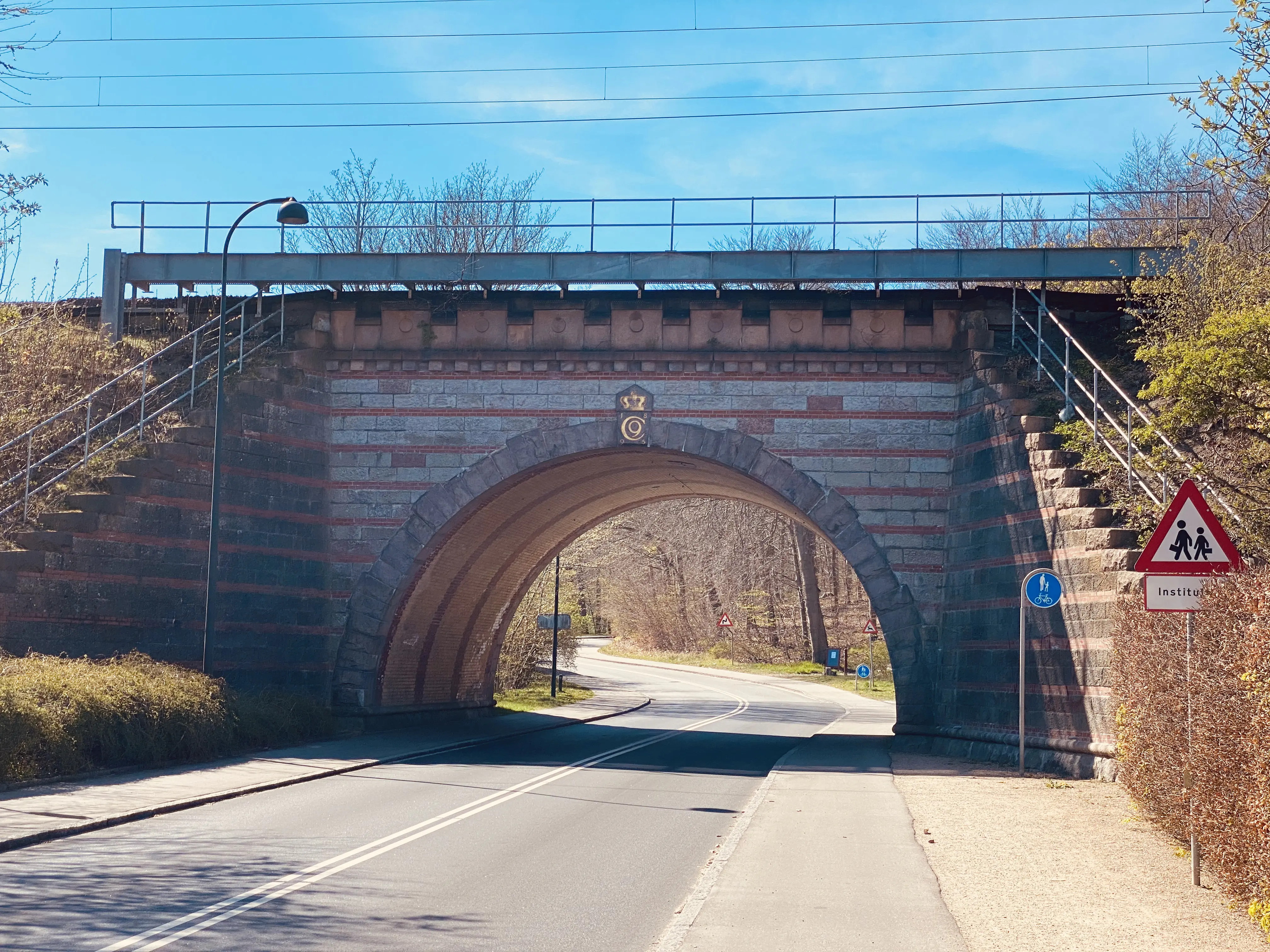 Billede af Skodsborg Stations ind og udkørsel. Billede af Skodsborg Stations ind og udkørsel.