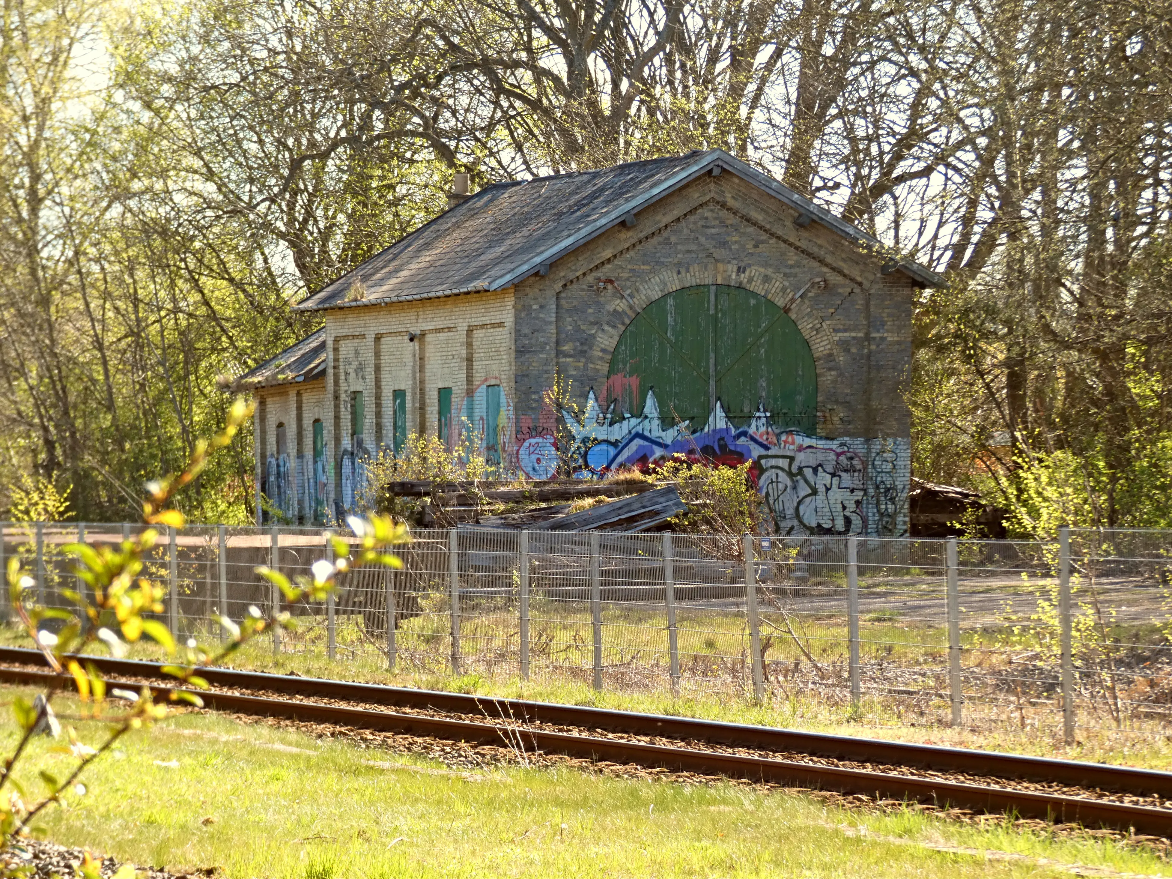 Billede af Fredensborg Stations remise.