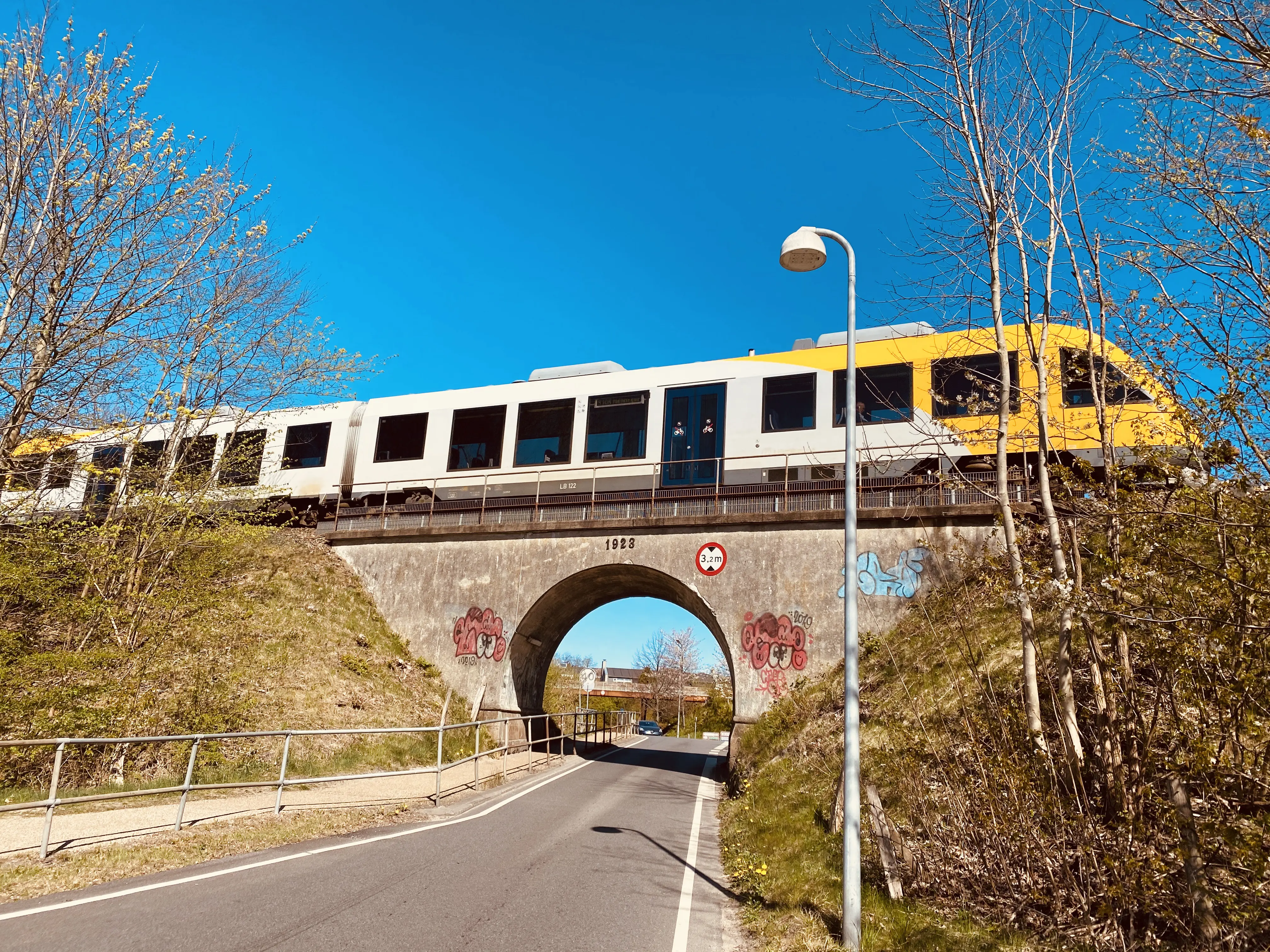 Billede af LT 122-222, tidligere LB 122-222 fotograferet ud for Snekkersten Station. Billede af LT 122-222, tidligere LB 122-222 fotograferet ud for Snekkersten Station.