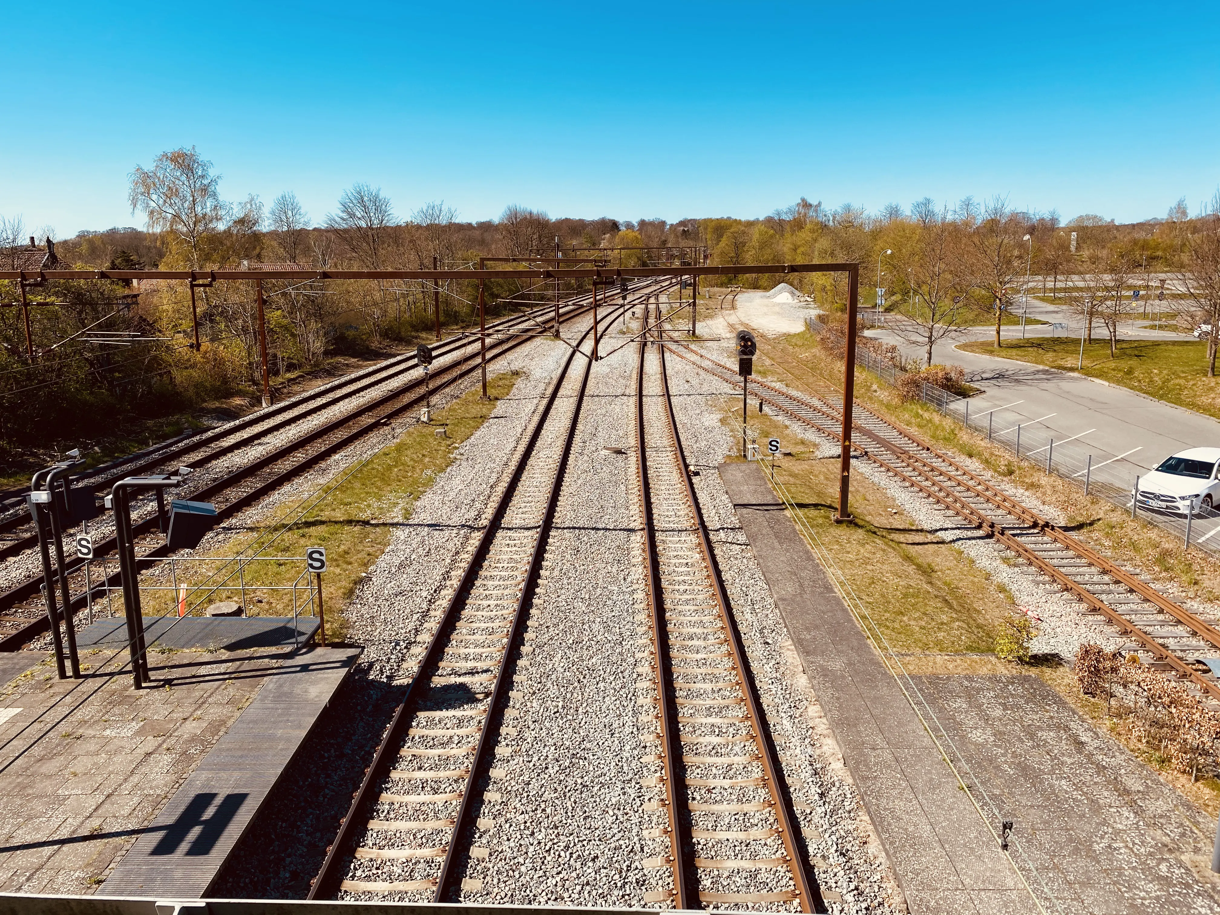 Billede af Snekkersten Stations ind og udkørsel. Billede af Snekkersten Stations ind og udkørsel.