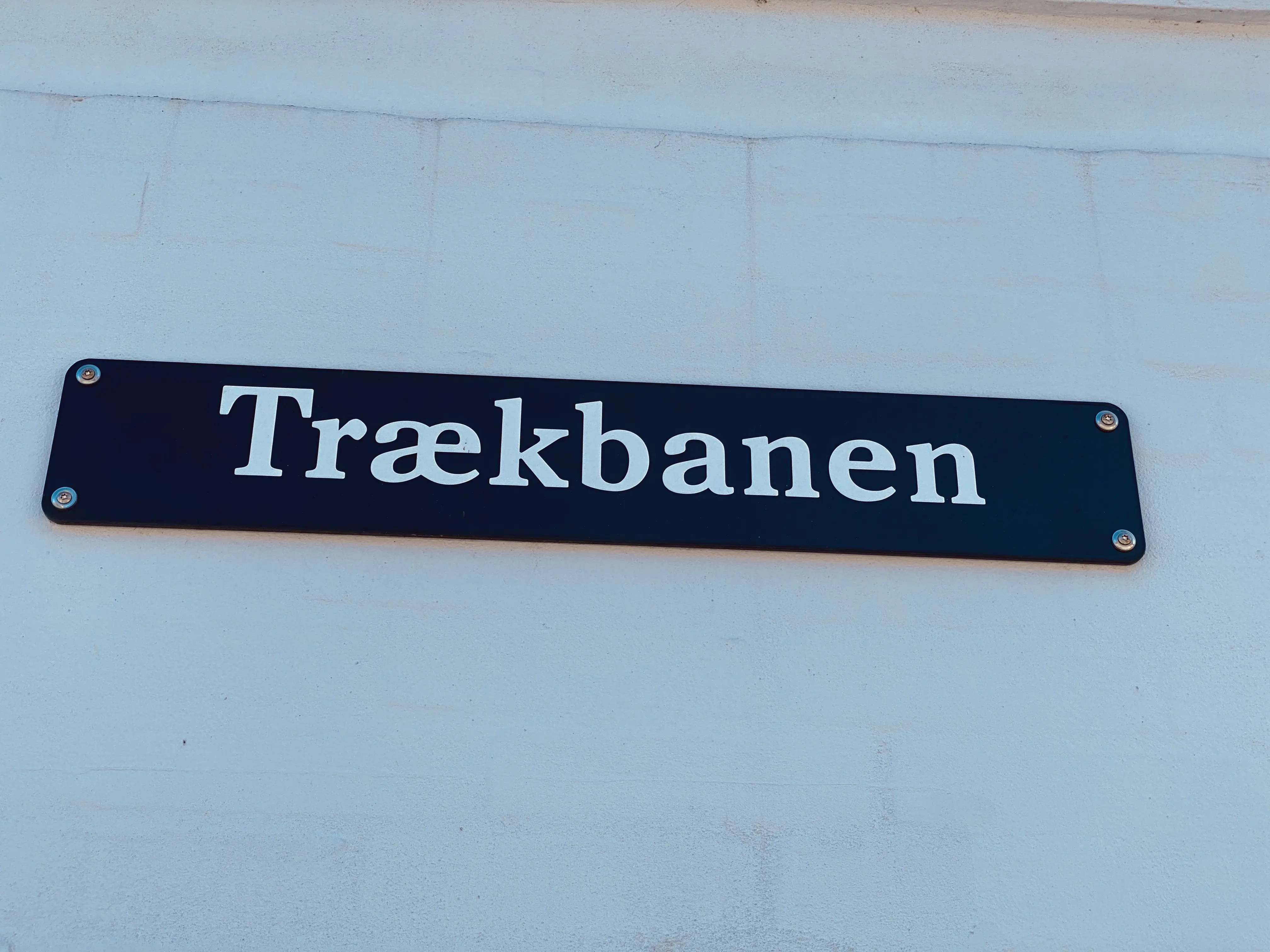 Billede af Helsingør Banegård lå på vejen Trækbanen, da der fra stationen løb en hestetrukken skinnebane ned til havnen og værftet. Billede af Helsingør Banegård lå på vejen Trækbanen, da der fra stationen løb en hestetrukken skinnebane ned til havnen og værftet.