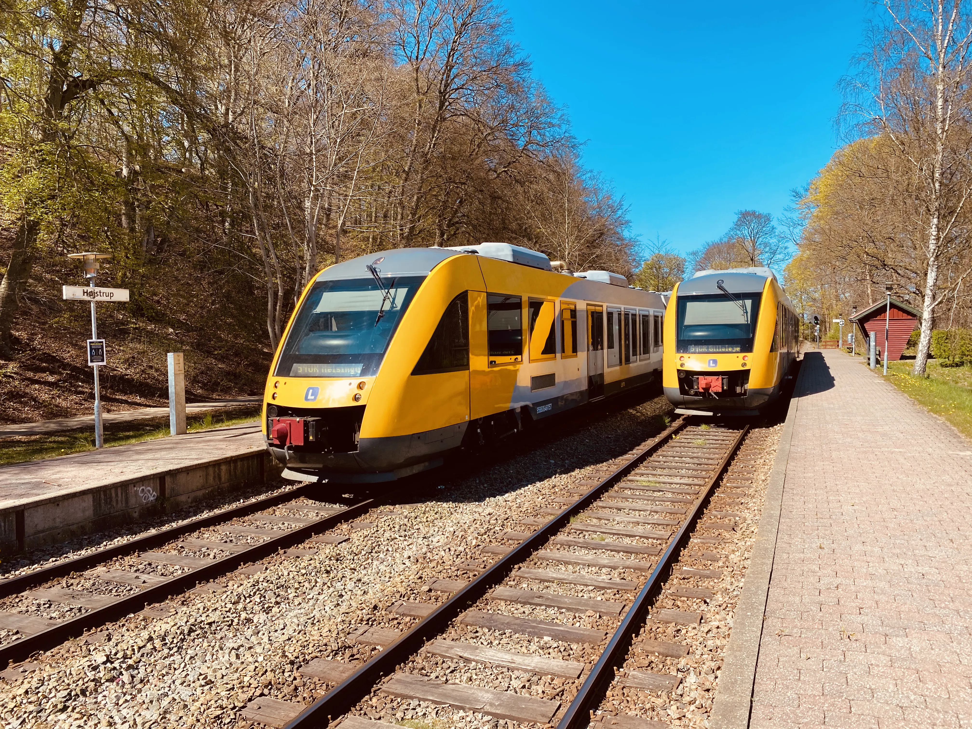Billede af LT 115-215, tidligere LB 115-215 fotograferet ud for Højstrup Trinbræt. Billede af LT 115-215, tidligere LB 115-215 fotograferet ud for Højstrup Trinbræt.