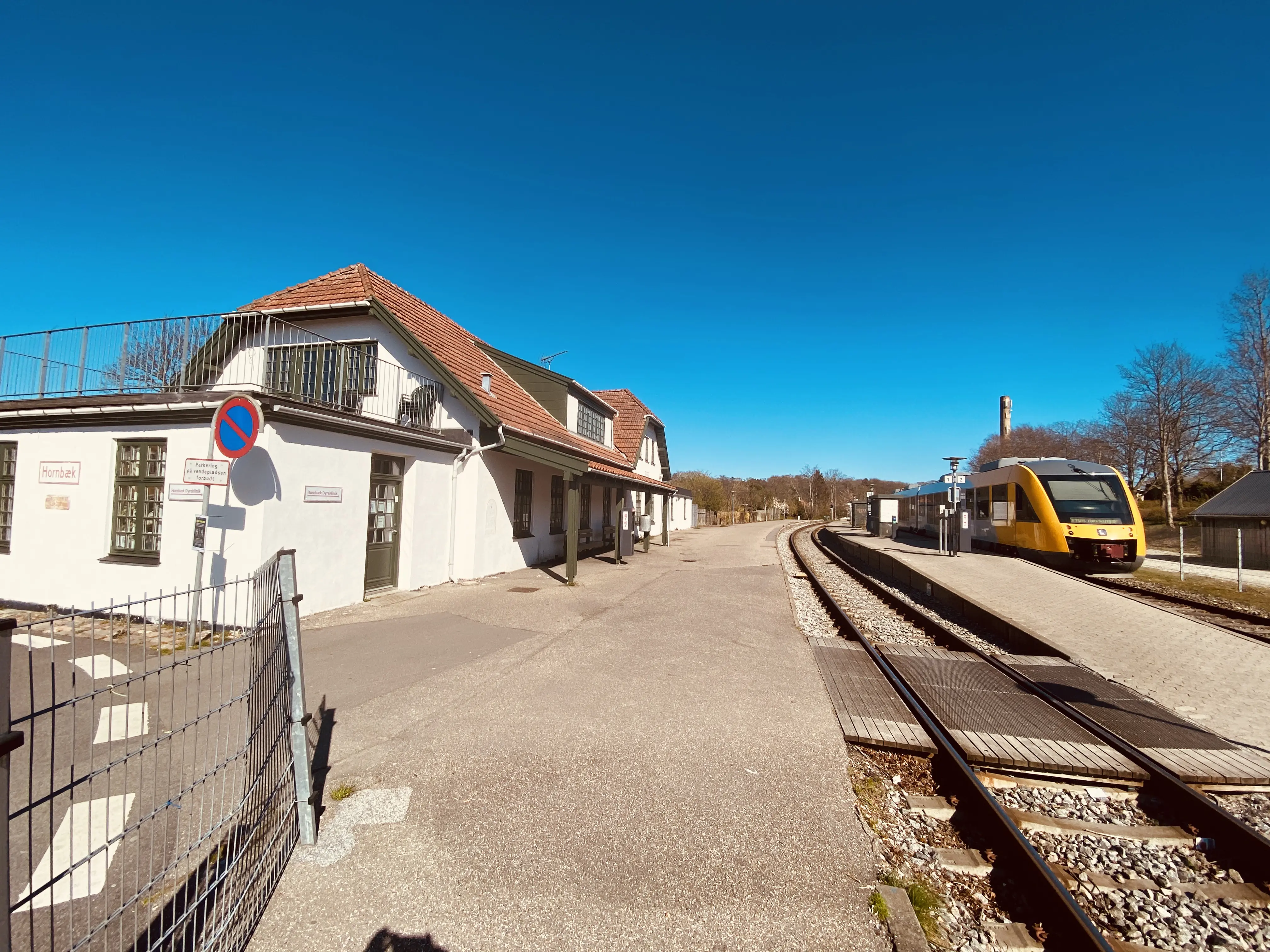 Billede af LT 107-207, tidligere LB 107-207 fotograferet ud for Hornbæk Station.