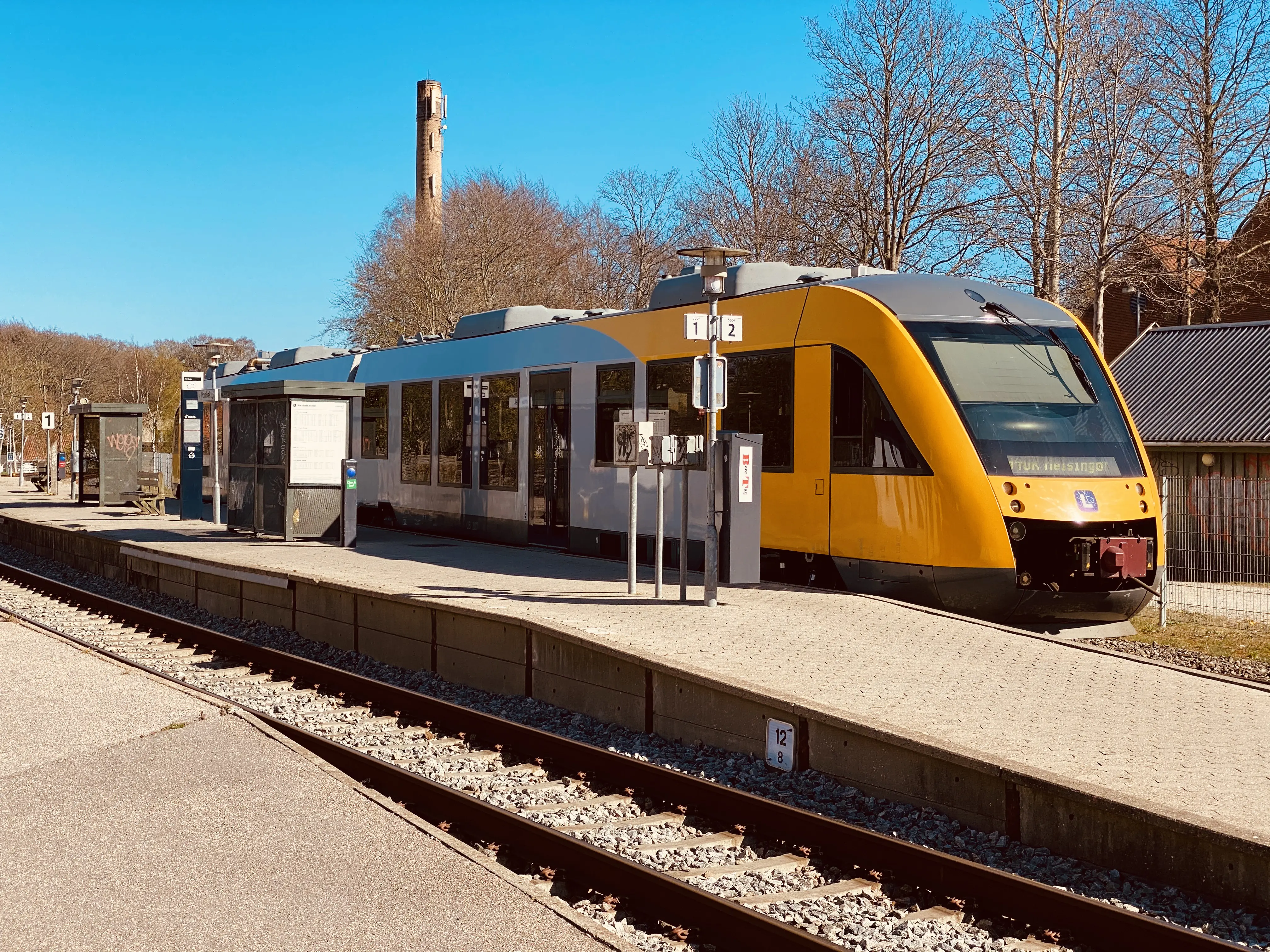 Billede af LT 107-207, tidligere LB 107-207 fotograferet ud for Hornbæk Station.