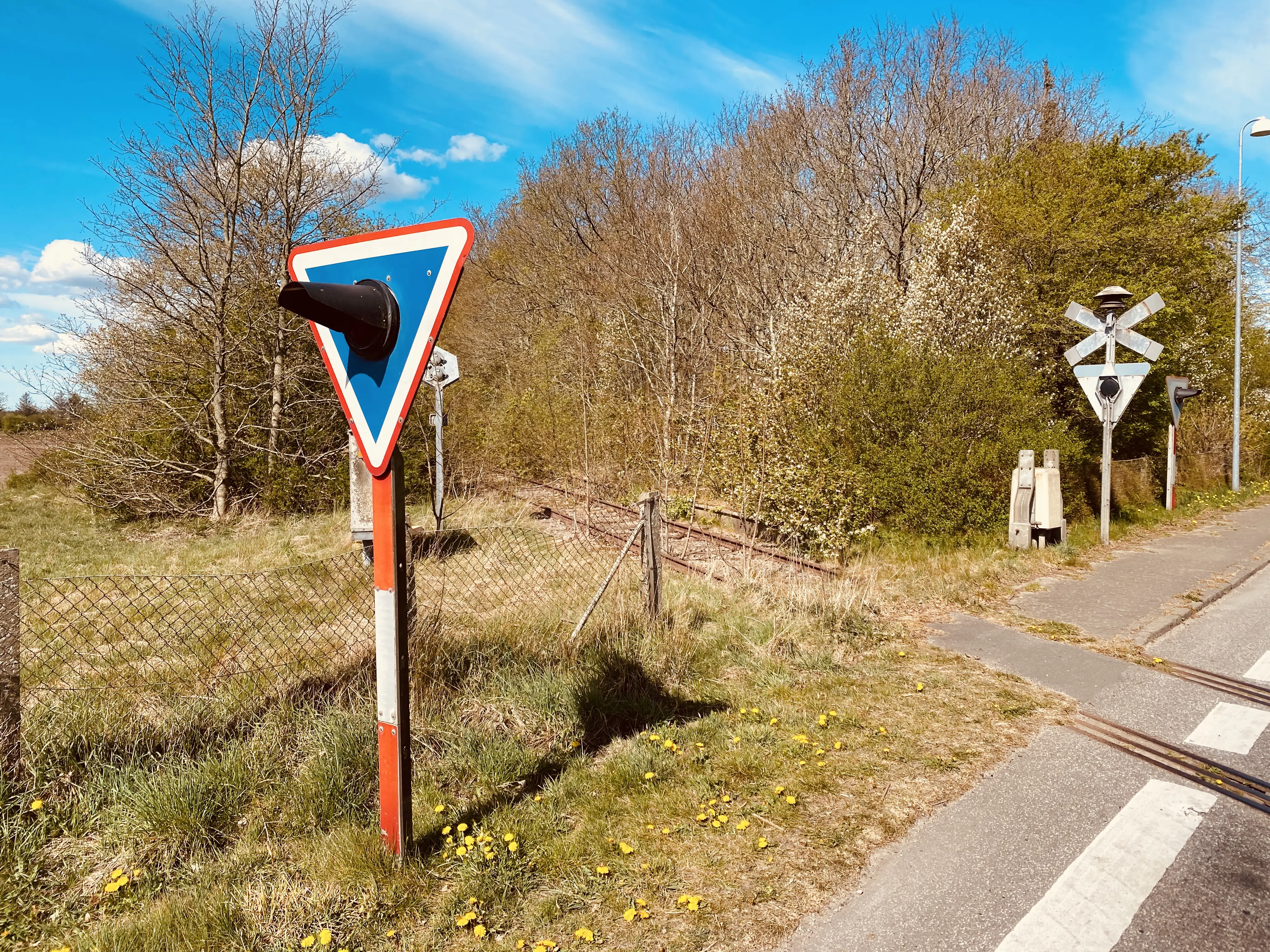 Billede af Terkelsbøl Trinbræt med Sidespor, som er nedrevet, men den har ligget her - perronkanten kan stadig ses. Billede af Terkelsbøl Trinbræt med Sidespor, som er nedrevet, men den har ligget her - perronkanten kan stadig ses.