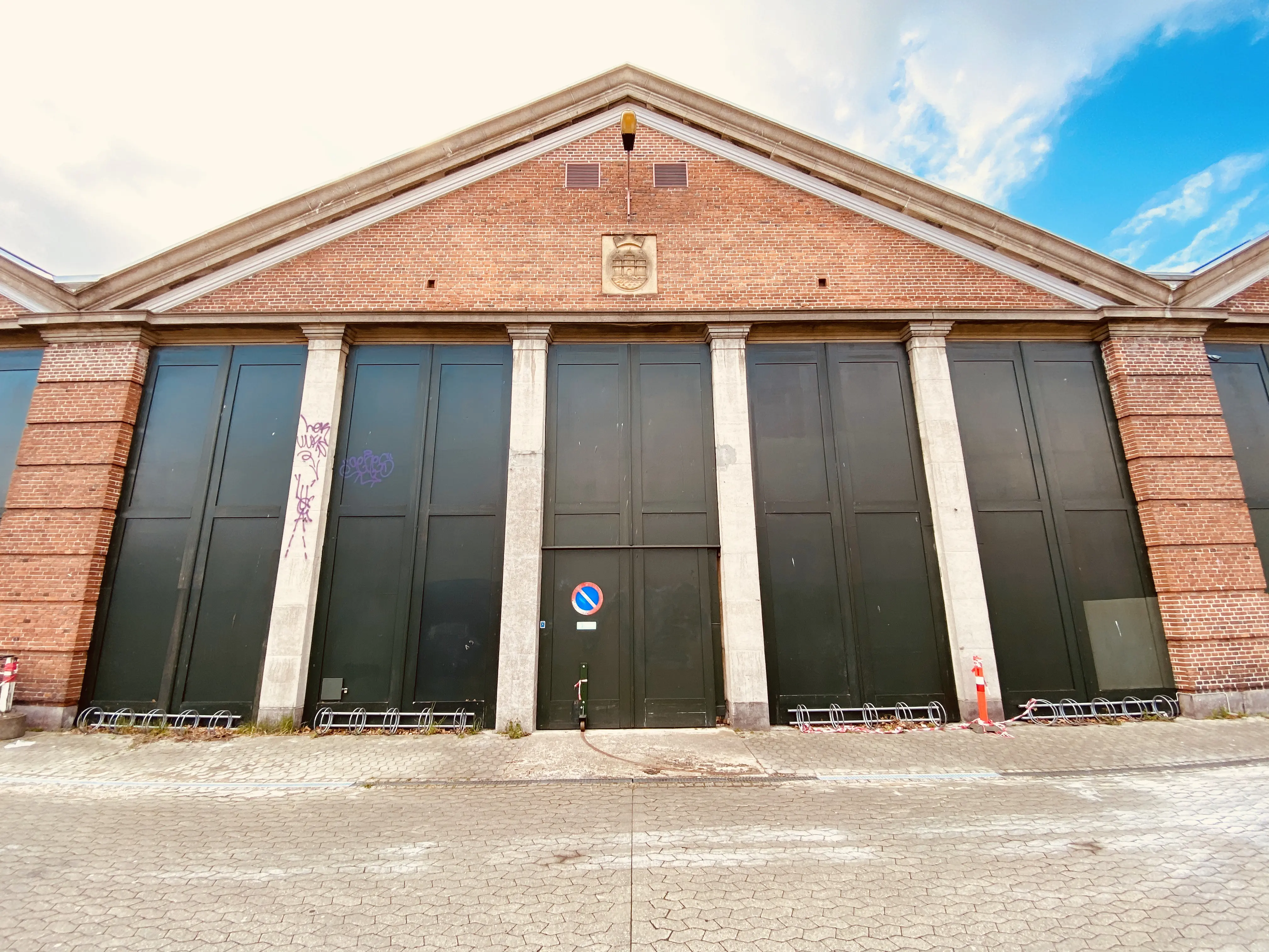 Billede af Sporvognsremisen ved Svanemøllen S-togsstation, som blev opført i 1911 og havde plads til 105 vogne. Billede af Sporvognsremisen ved Svanemøllen S-togsstation, som blev opført i 1911 og havde plads til 105 vogne.