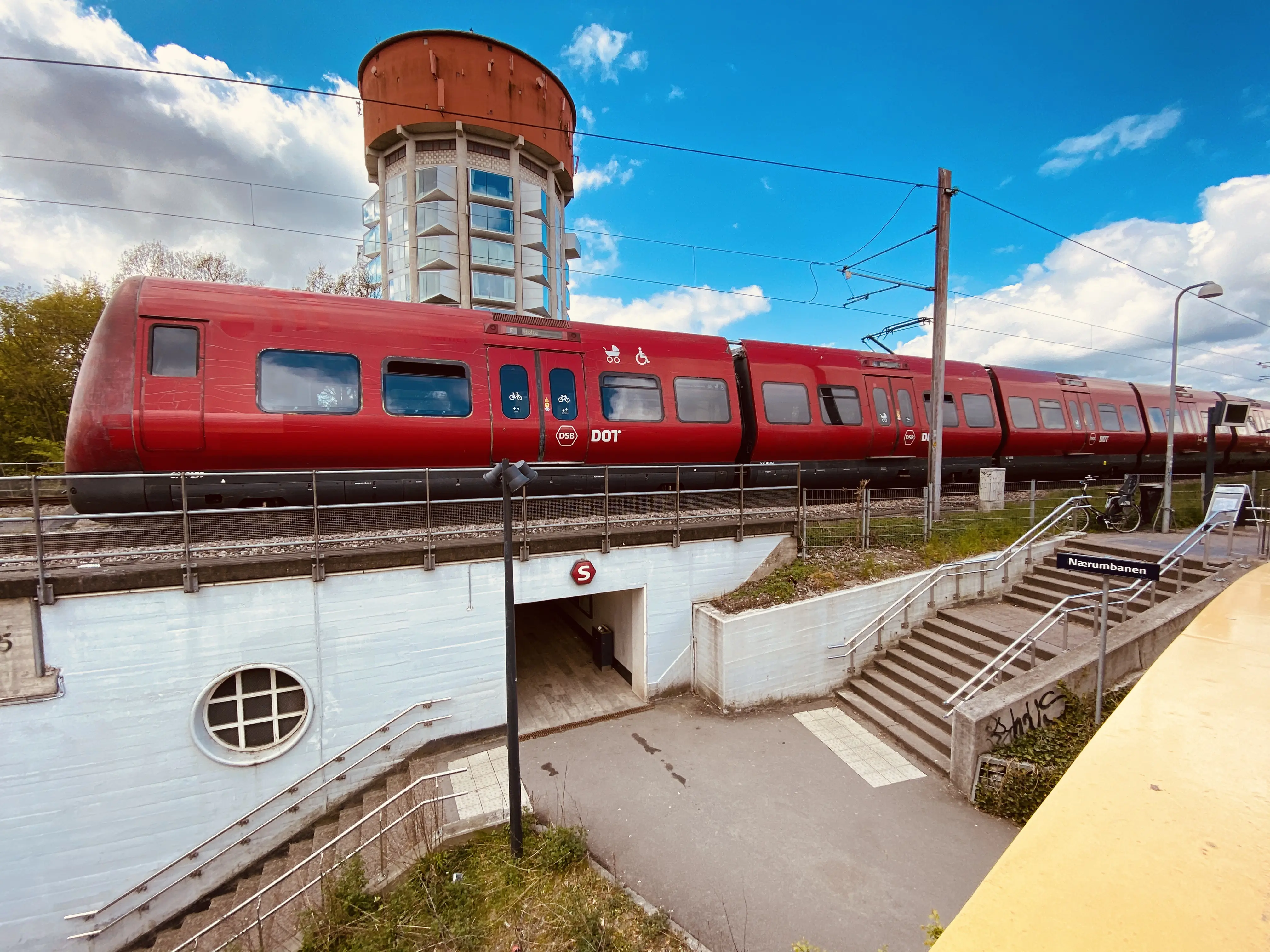 Billede af Jægersborg S-togstrinbræt. Billede af Jægersborg S-togstrinbræt.