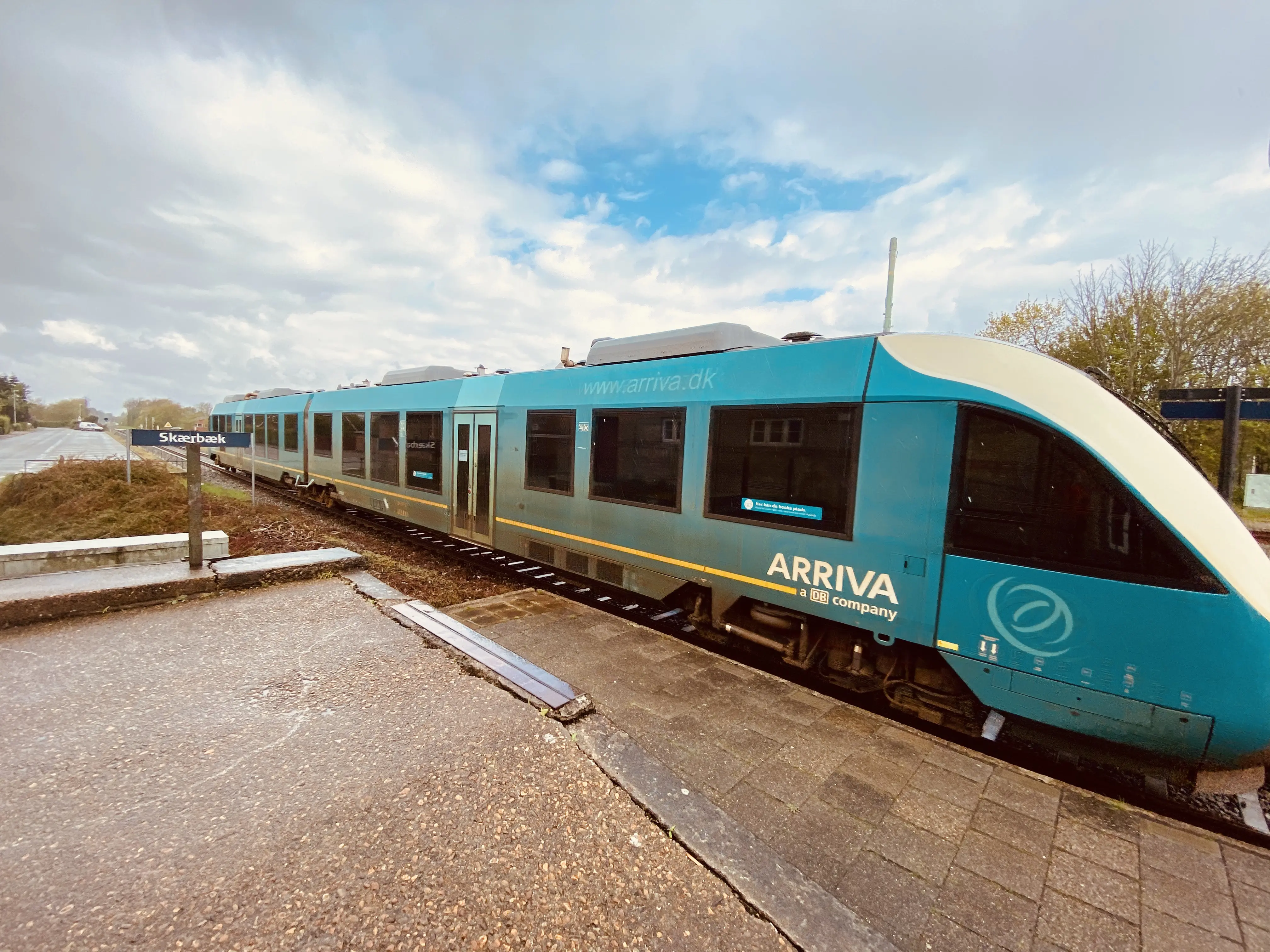 Billede af ARRIVA AR 1019 fotograferet ud for Skærbæk Station. Billede af ARRIVA AR 1019 fotograferet ud for Skærbæk Station.