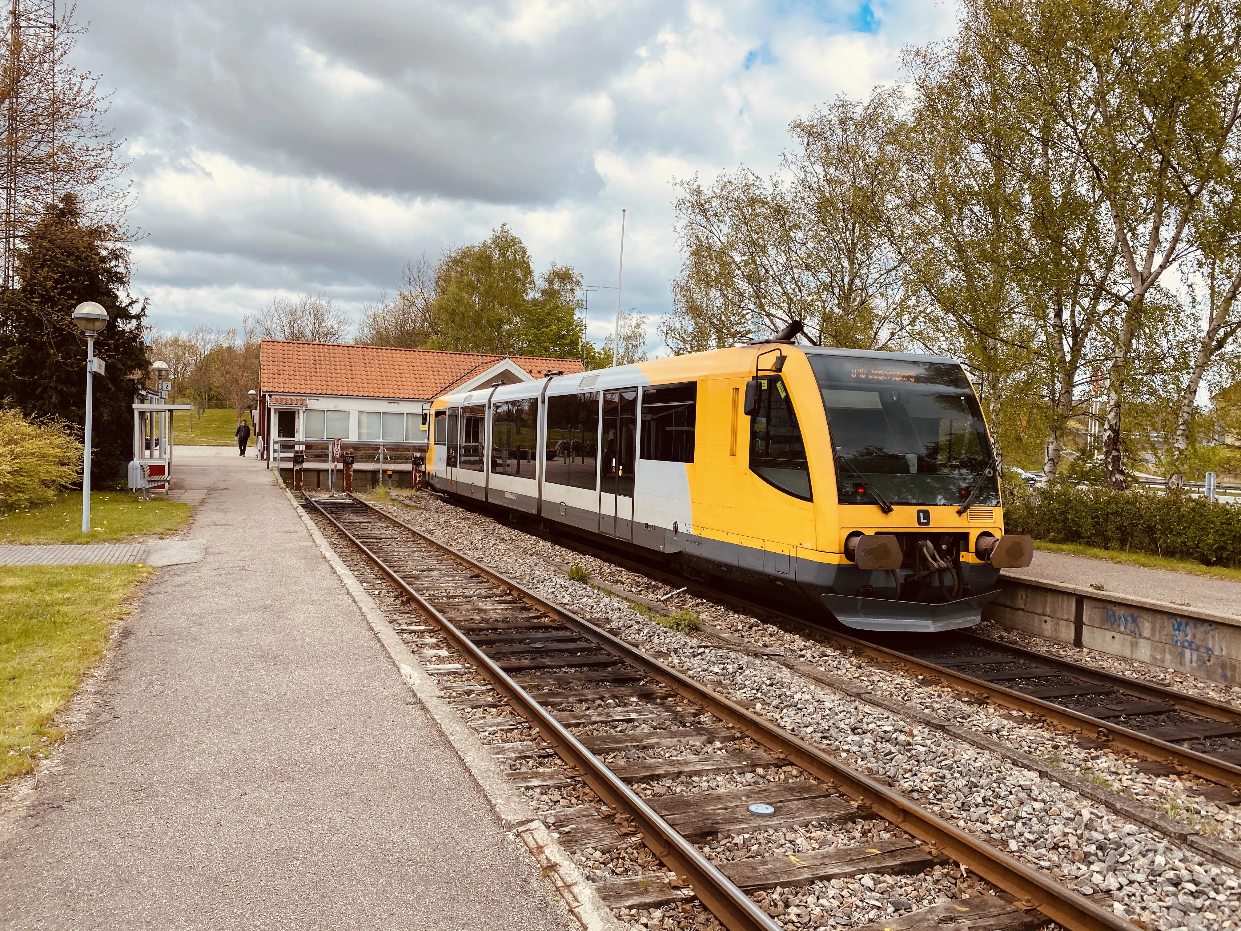 Billede af LNJ Lm 24 ud for Nærum Station. Billede af LNJ Lm 24 ud for Nærum Station.
