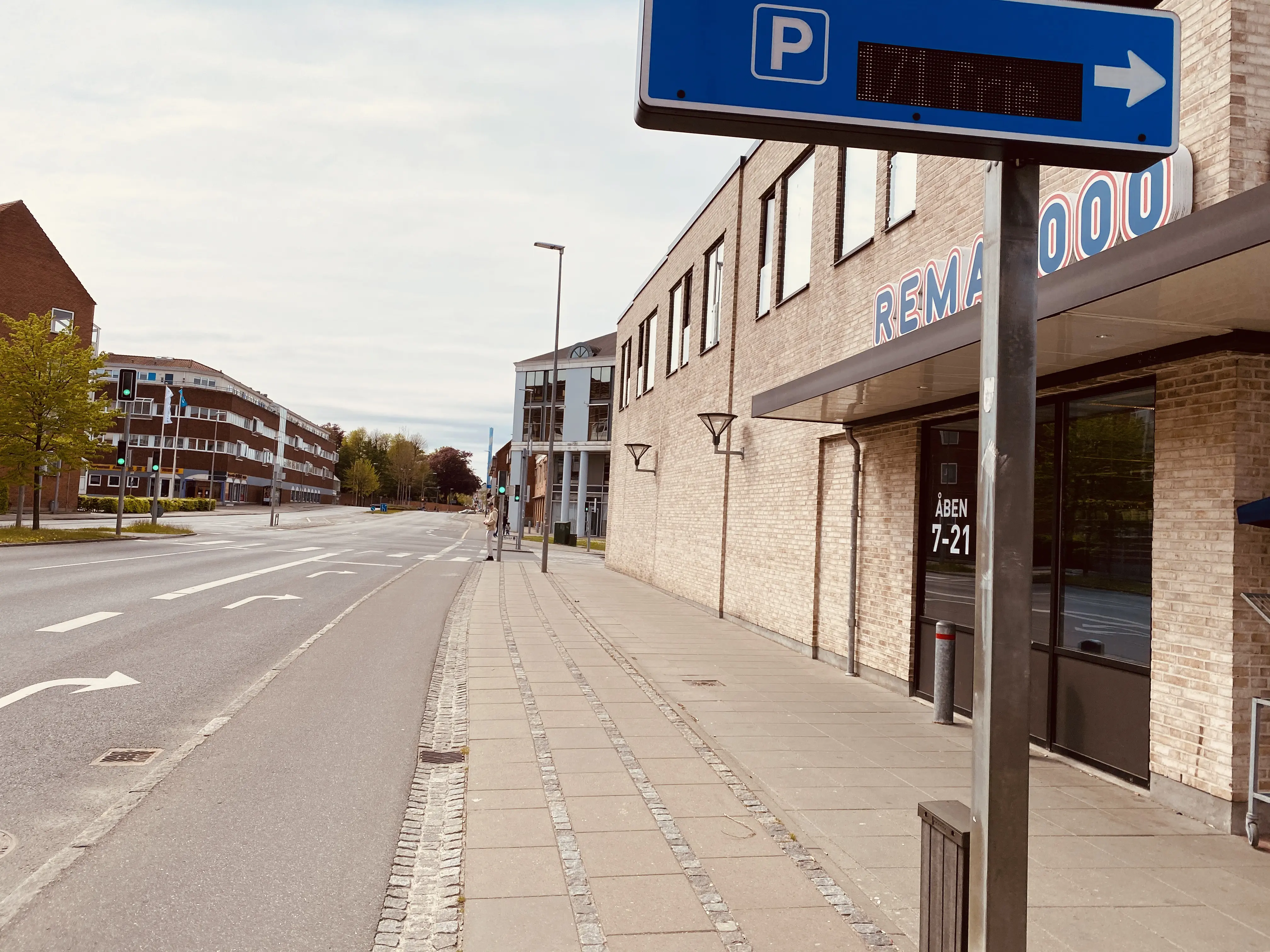 Billede af Kolding Sydbanegård er nedrevet, men den har ligget her ved og til venstre for REMA 1000. Billede af Kolding Sydbanegård er nedrevet, men den har ligget her ved og til venstre for REMA 1000.