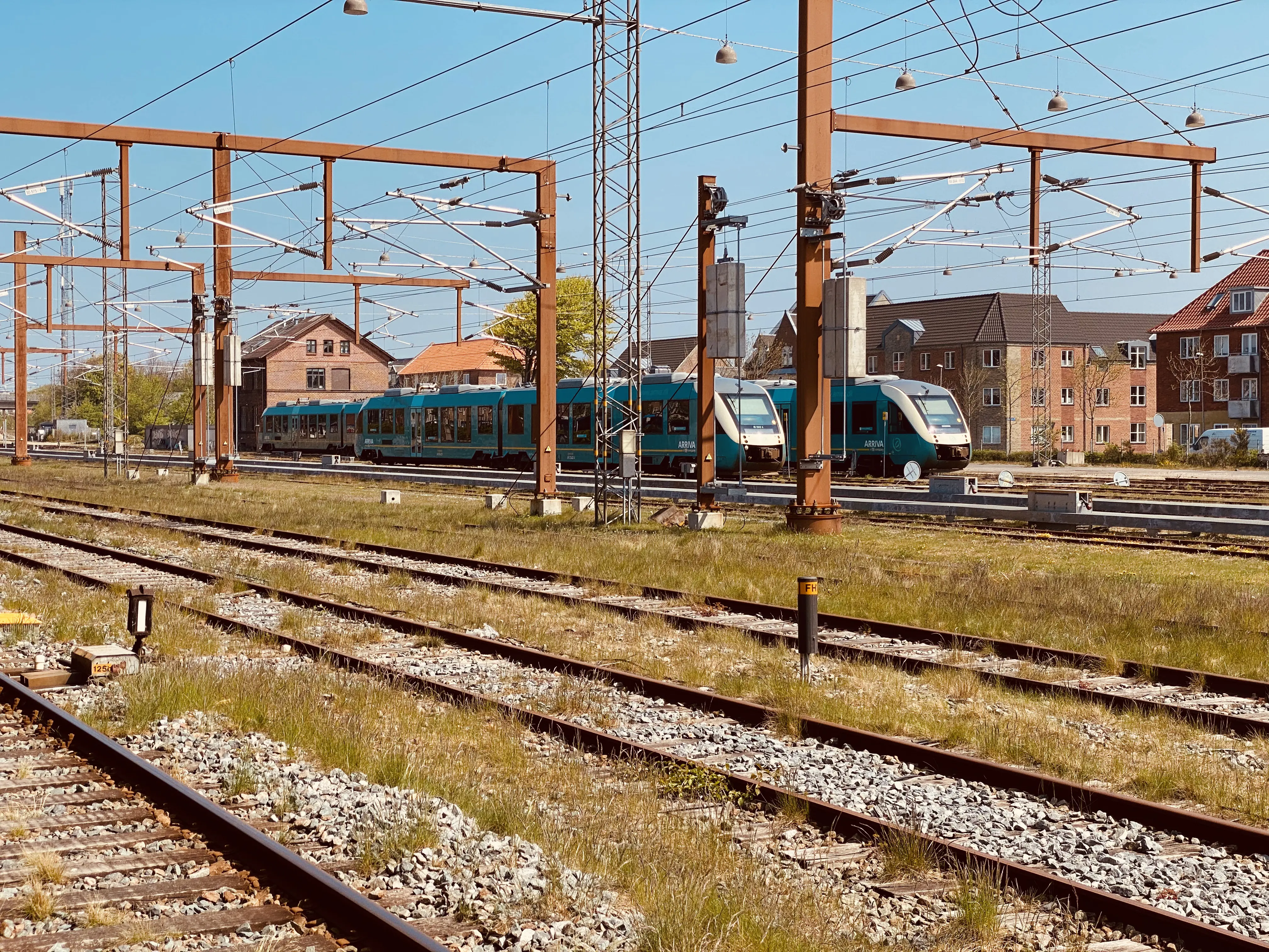 Billede af Esbjerg Station er nedrevet, men den har ligget her, hvor Arriva togsættene holder. Billede af Esbjerg Station er nedrevet, men den har ligget her, hvor Arriva togsættene holder.