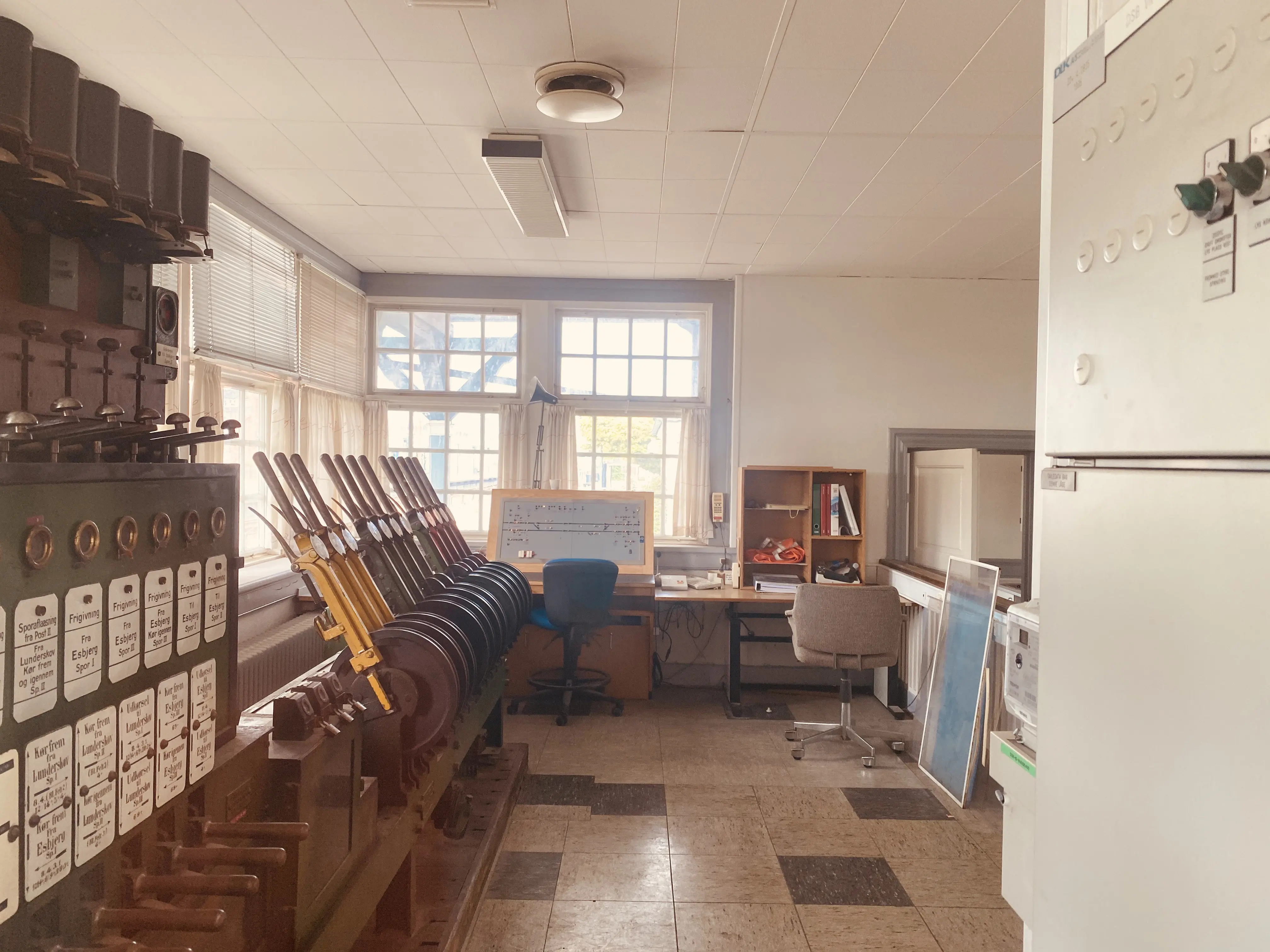 I 1992 blev stationsbygningen og signalhuset i Vejen Stations vestlige ende fredet. Fredningen gør at der ikke kan foretages ændringer på bygningen udvendig. Fredningen omfatter også det gamle centralapparat fra 1918, som stadig står tilbage. I 1992 blev stationsbygningen og signalhuset i Vejen Stations vestlige ende fredet. Fredningen gør at der ikke kan foretages ændringer på bygningen udvendig. Fredningen omfatter også det gamle centralapparat fra 1918, som stadig står tilbage.