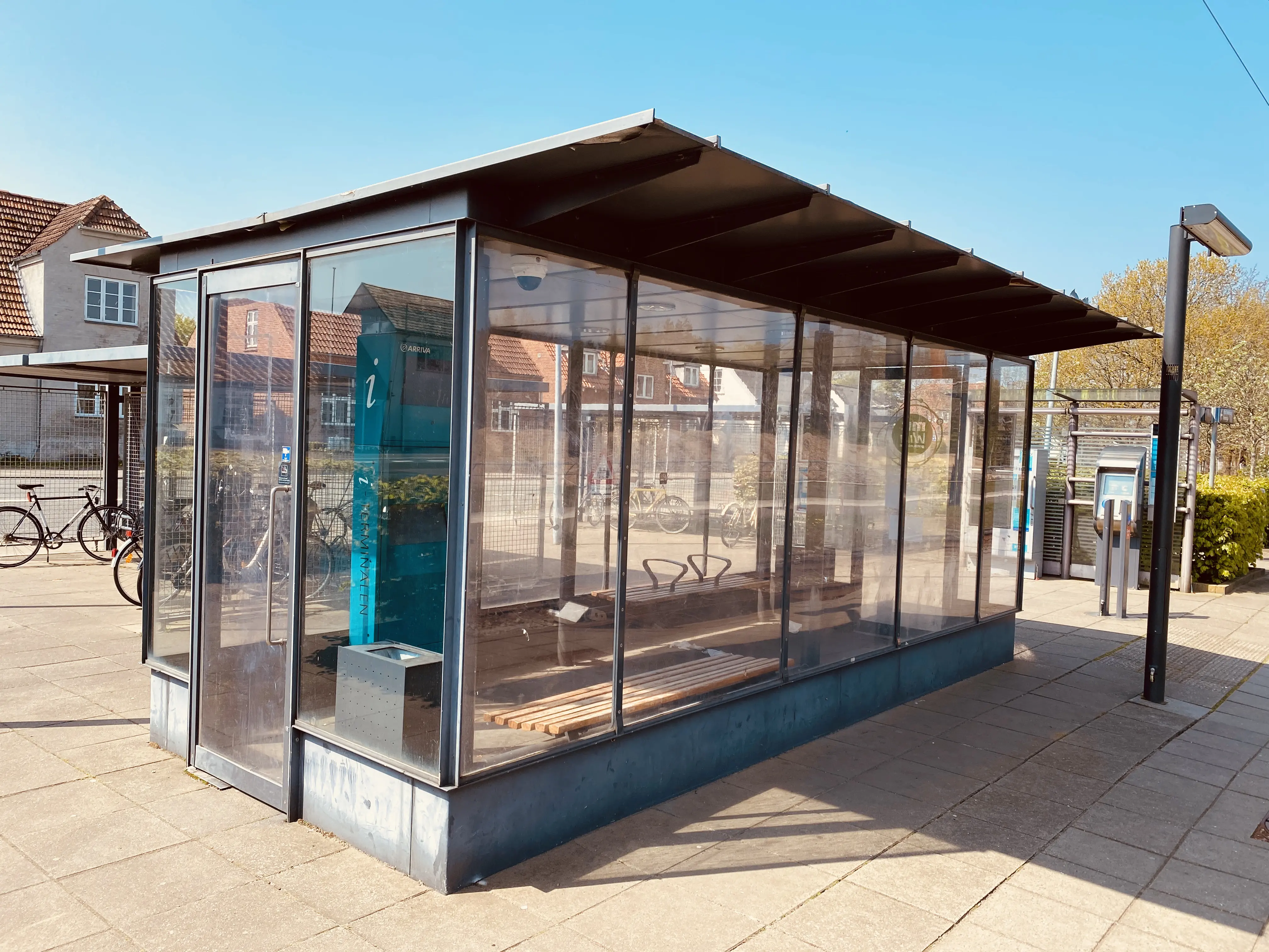 Billede af Tjæreborg Station er nedrevet og afløst af dette Trinbræt. Billede af Tjæreborg Station er nedrevet og afløst af dette Trinbræt.