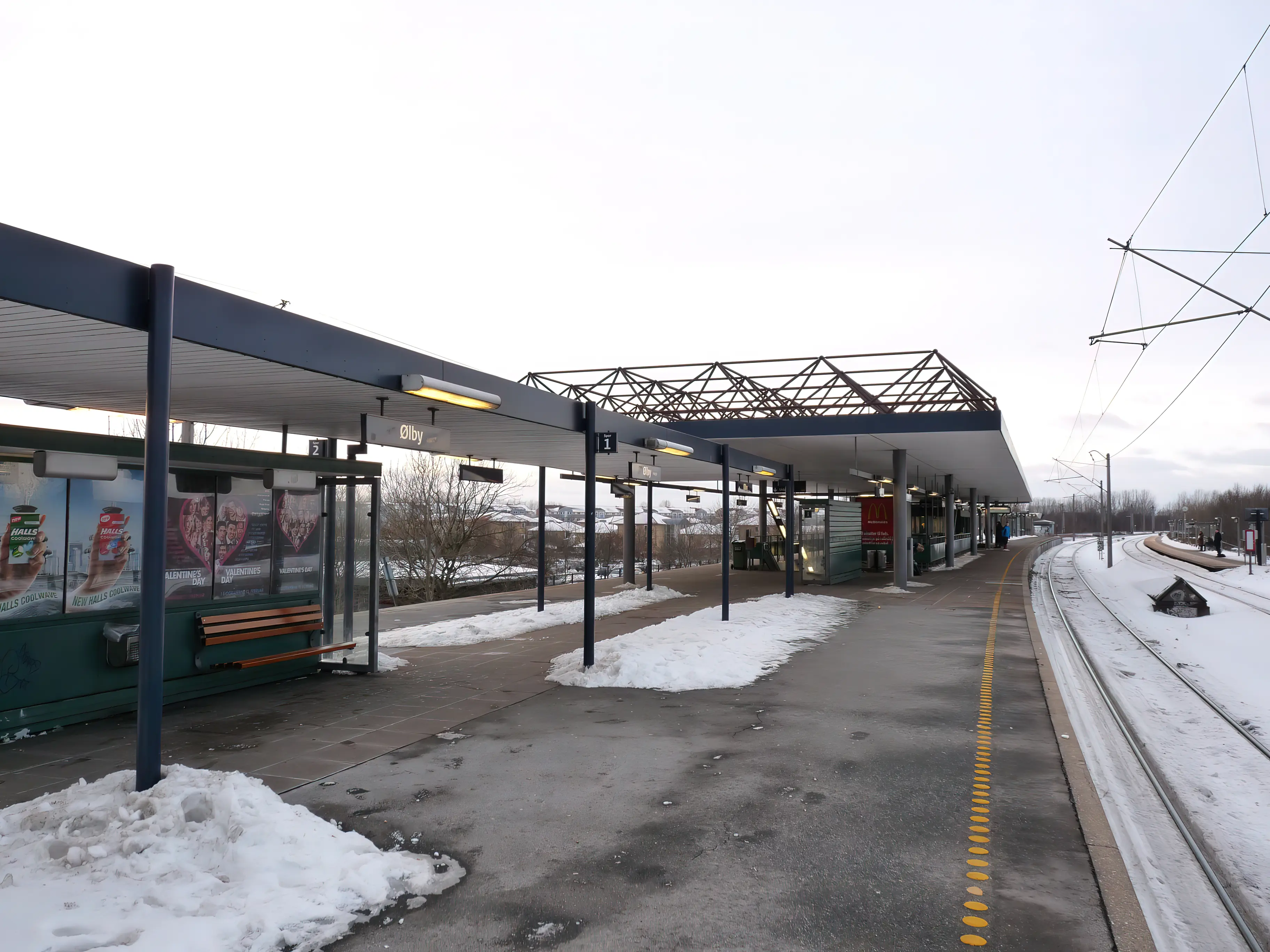 Billede af Ølby S-togstrinbræt. Billede af Ølby S-togstrinbræt.