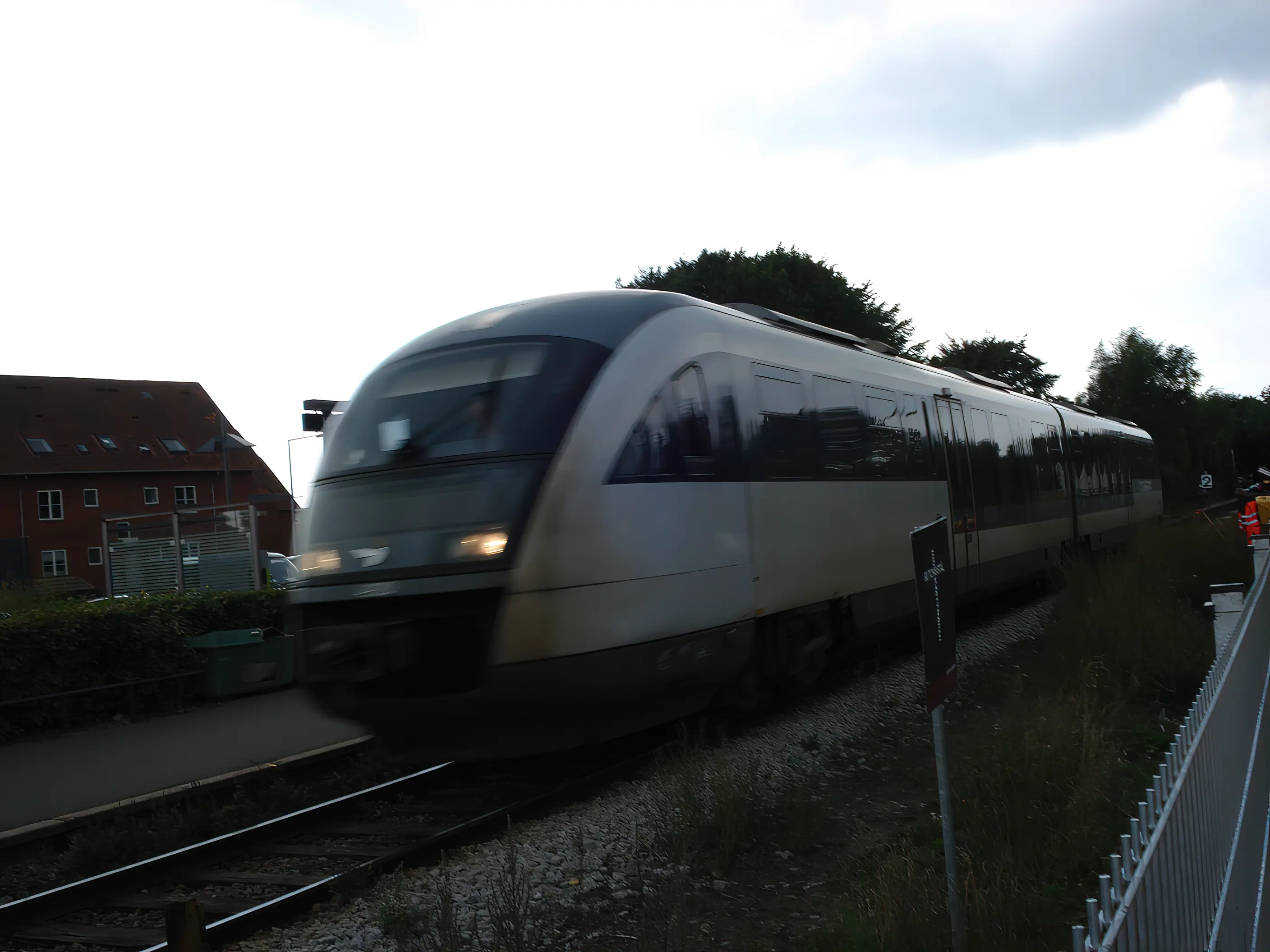 Billede af DSB MQ 4120-4920 fotograferet ud for Hjallese Trinbræt. Billede af DSB MQ 4120-4920 fotograferet ud for Hjallese Trinbræt.