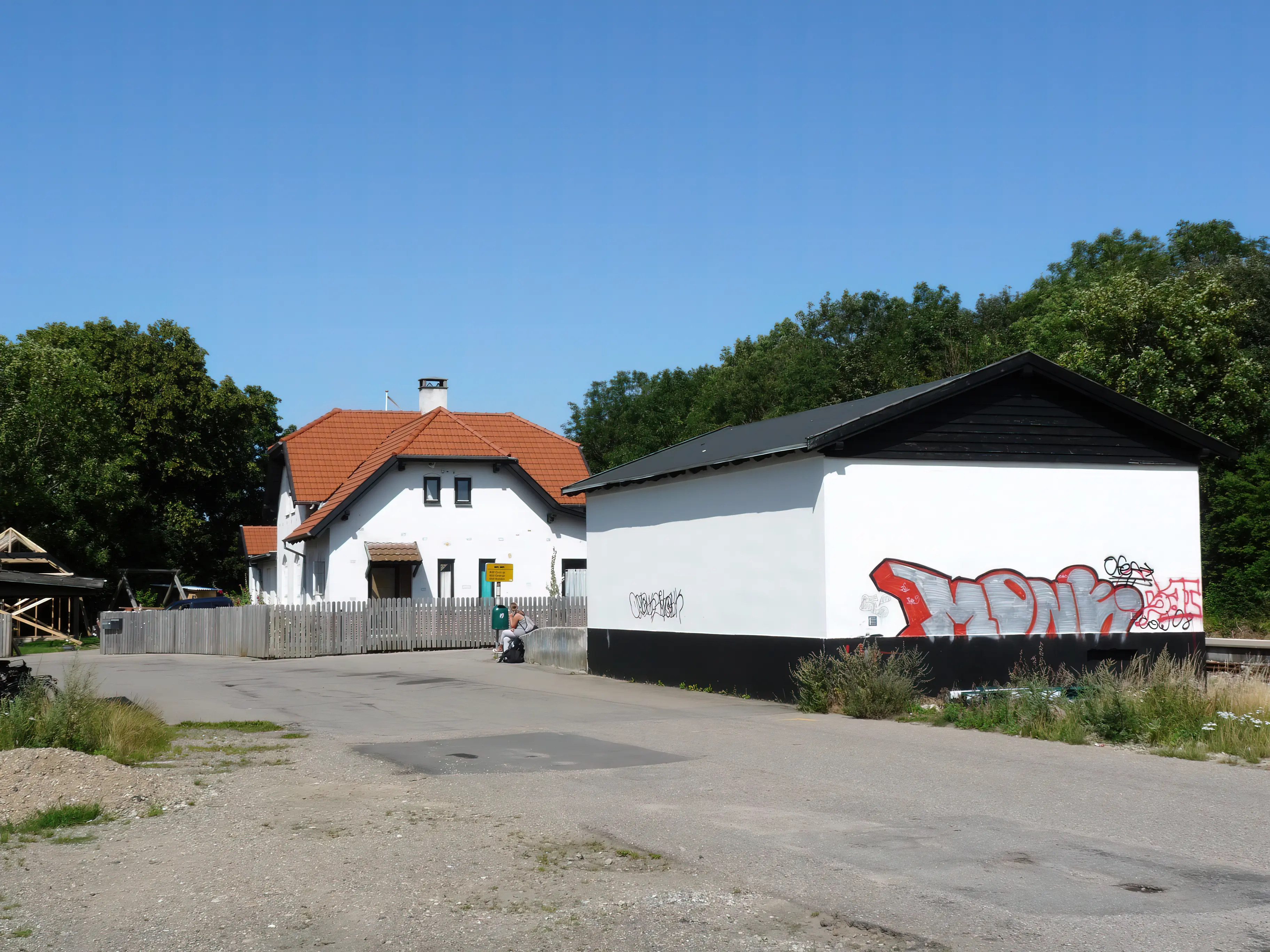 Billede af Fårevejle Stations pakhus.