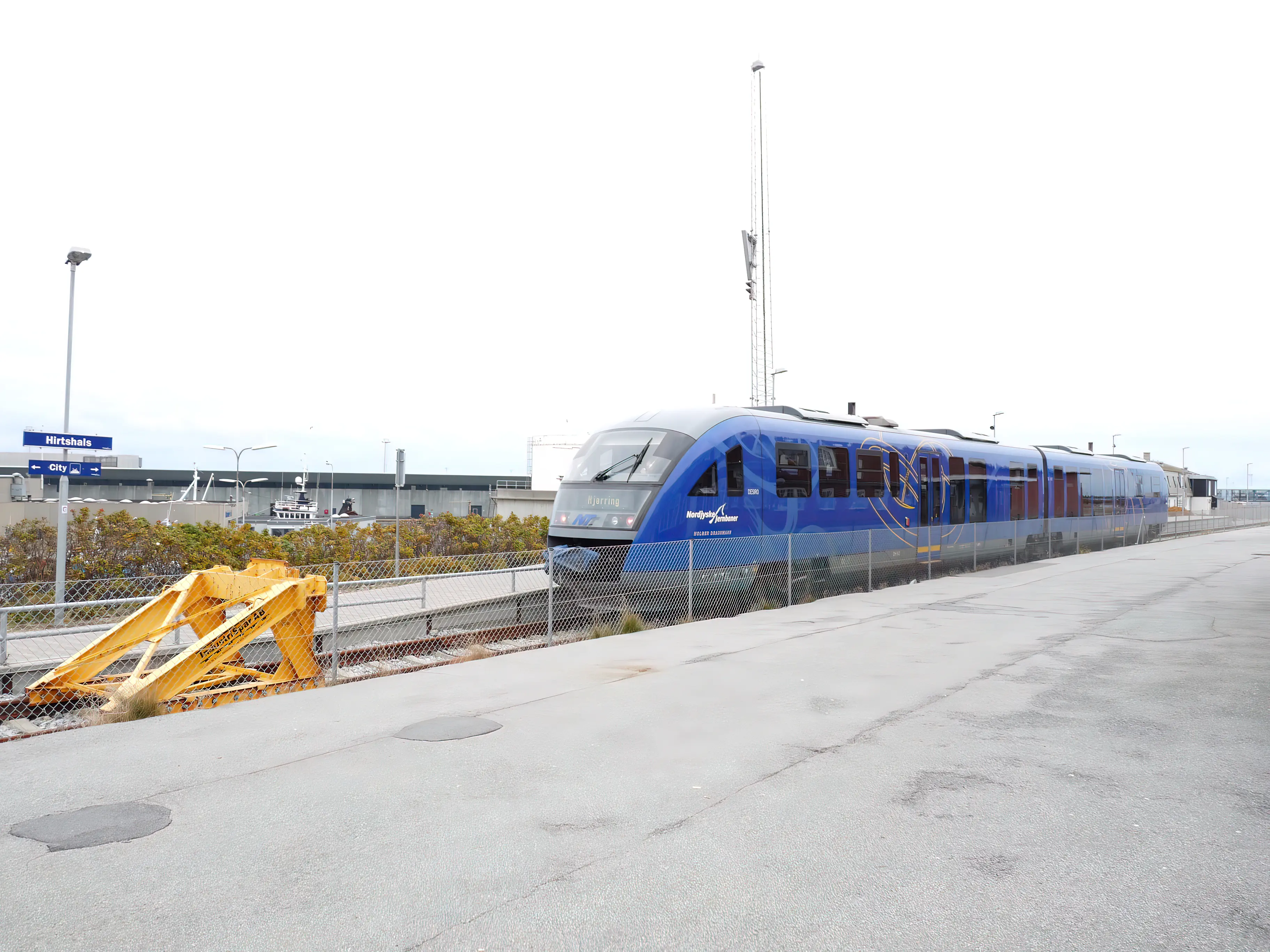 Billede af NJJ DM 502 fotograferet ud for Hirtshals Havn Station. Billede af NJJ DM 502 fotograferet ud for Hirtshals Havn Station.